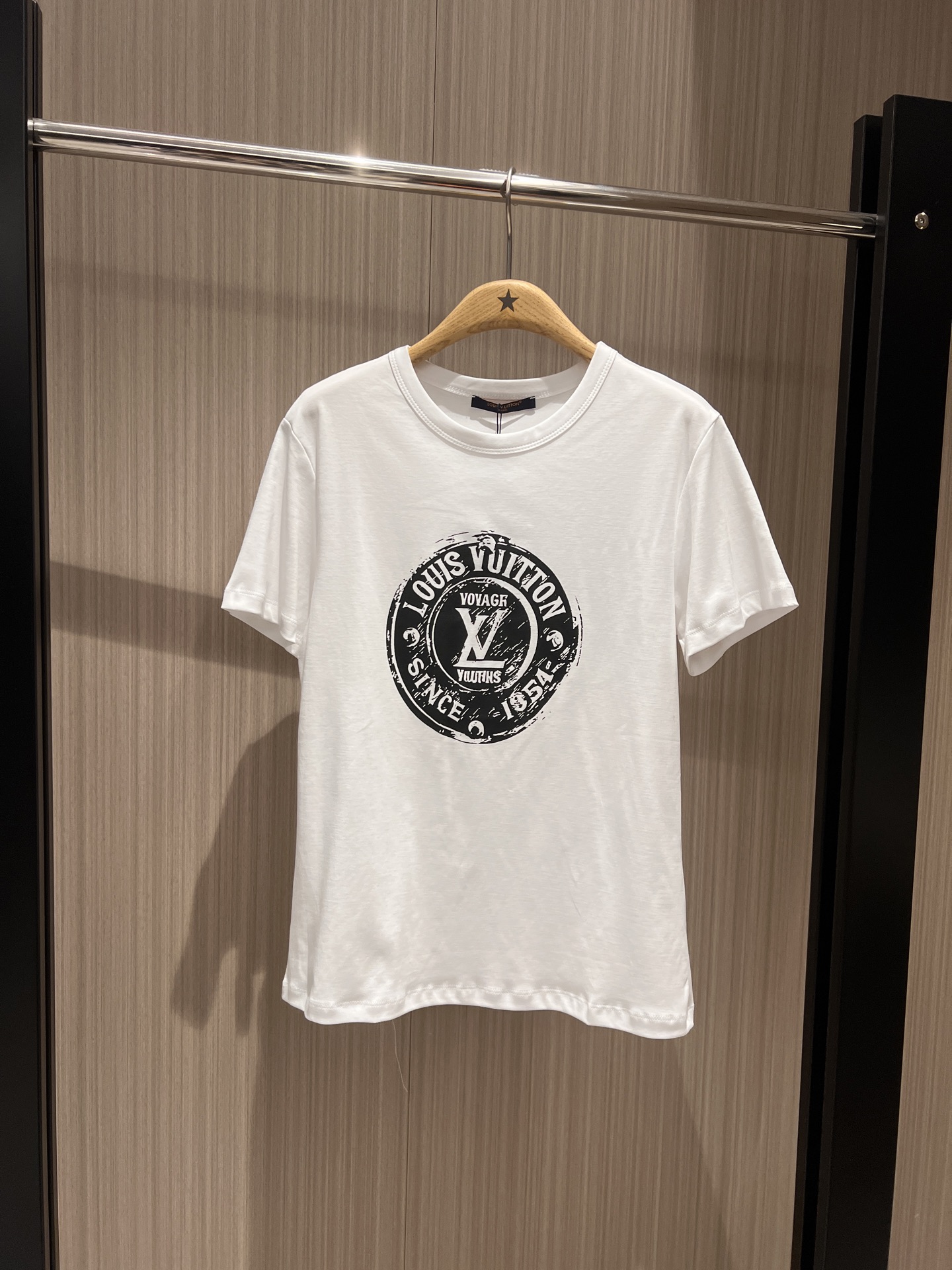 NO:317395,New old badge printed T-shirt Simple and casual versatile must-have black and blue SML, tees, t-shirt, alexander wang19860909新款做旧徽章印花T恤 简单休闲 百搭必备黑色蓝色 SML,,tees，t-shirt,alexander wang,Women's clothing