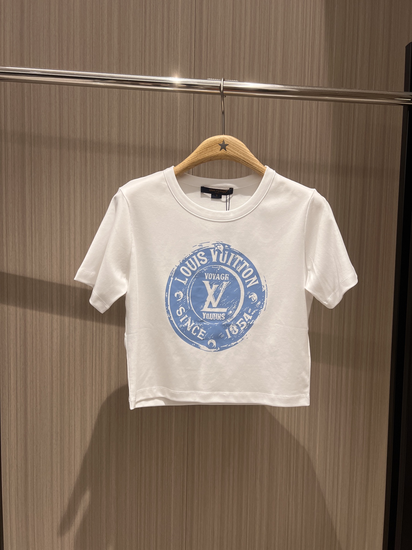 NO:317387,New old badge printed short T-shirt Simple and casual versatile must-have pink and blue SML, tees, t-shirt, alexander wang19860909新款做旧徽章印花短款T恤 简单休闲 百搭必备粉色蓝色 SML,,tees，t-shirt,alexander wang,Women's clothing