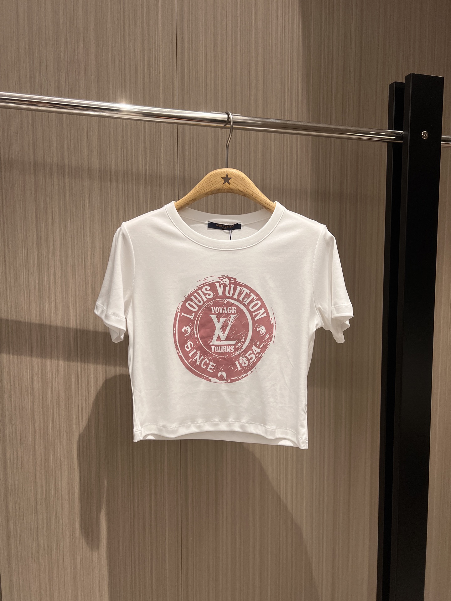 NO:317383,New old badge printed short T-shirt Simple and casual versatile must-have pink and blue SML, tees, t-shirt, alexander wang19860909新款做旧徽章印花短款T恤 简单休闲 百搭必备粉色蓝色 SML,,tees，t-shirt,alexander wang,Women's clothing
