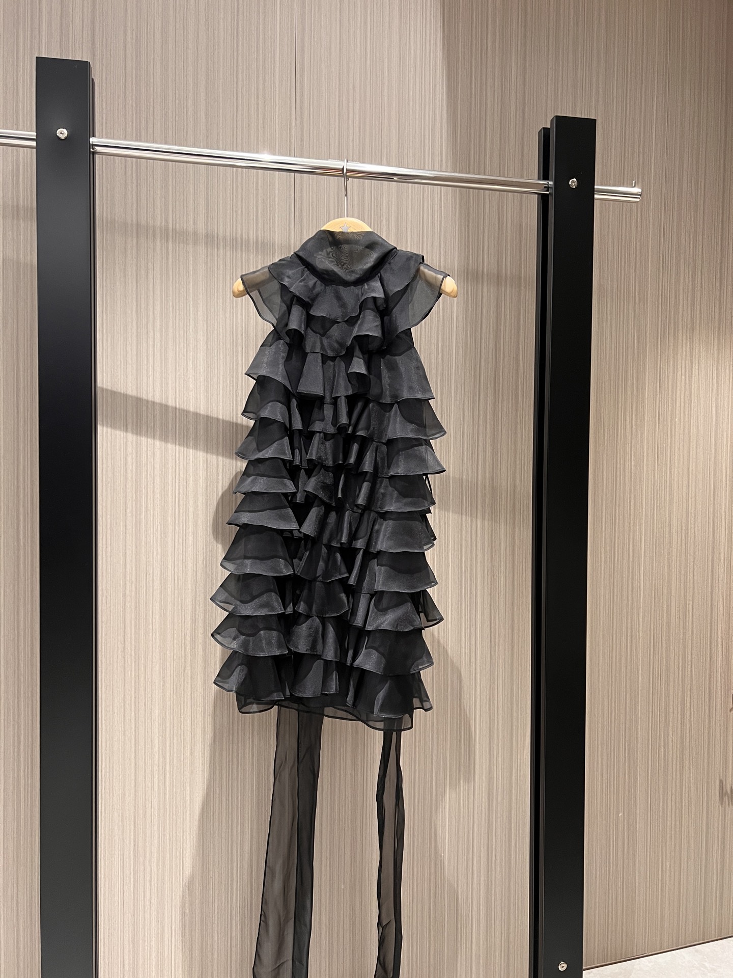 NO:318333,New style is coming to Ougenya turtleneck halter neck multi-layer flowing cake with small black dress with bow ribbon design on the back. Sweet and cute temperament, exquisite young princess, essentials for banquets SML, skirts, alexander wang19860909新款来袭欧根纱高领挂脖多层飘逸蛋糕小黑裙连衣裙背后系蝴蝶结飘带设计 甜美可爱 气质减龄精致小公主 宴会必备 SML,,skirts,alexander wang,Women's clothing