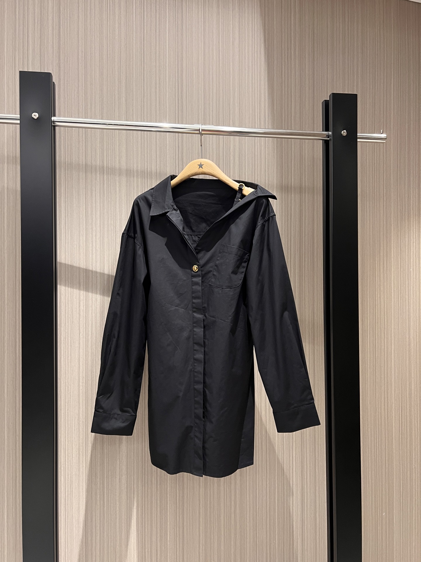 NO:318306,New Charmaine Sheh, Wang Xinling, Bailu, single-sided suspender off-shoulder shirt dress with belt design adjustable waist slimming waist, small gold buckle on the chest, fashionable and slim, full aura, black and white SML, skirts, alexander wang19860909新款佘诗曼 王心凌白鹿同款 单边吊带露肩衬衣裙连衣裙有腰带设计可调节收腰 收腰显瘦 胸前小金扣点缀 时尚修身 气场十足 黑色白色 SML,,skirts,alexander wang,Women's clothing