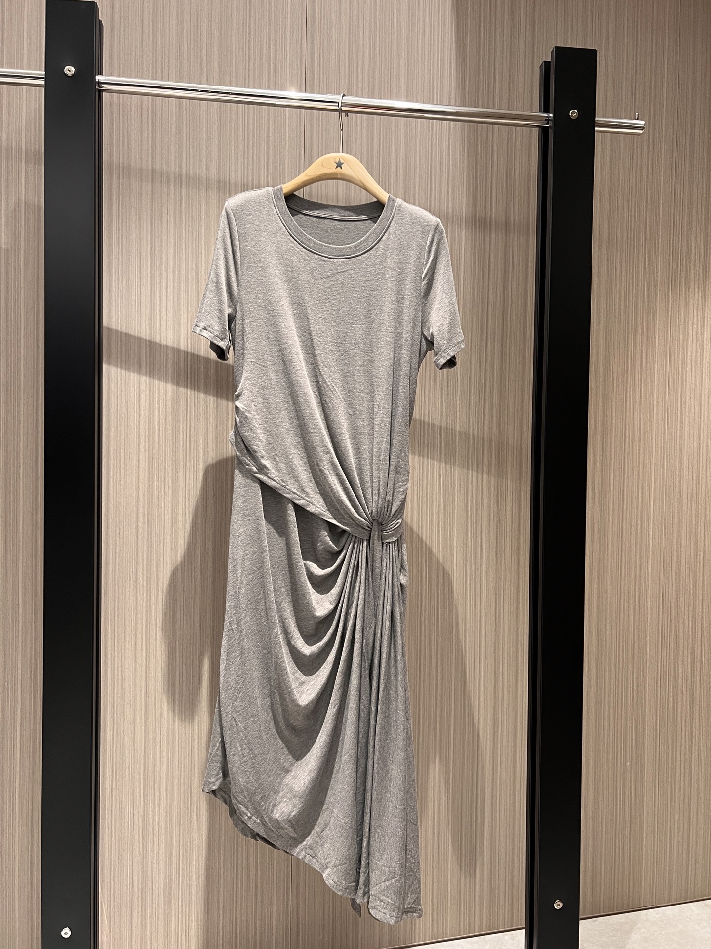 NO:318288,New style of pleated kink design irregular dress, temperament slim and flesh covering, vacation and casual black grey SML, skirts, alexander wang19860909新款来袭褶皱扭结设计不规则连衣裙 气质修身遮肉显瘦 度假休闲黑色灰色 SML,,skirts,alexander wang,Women's clothing