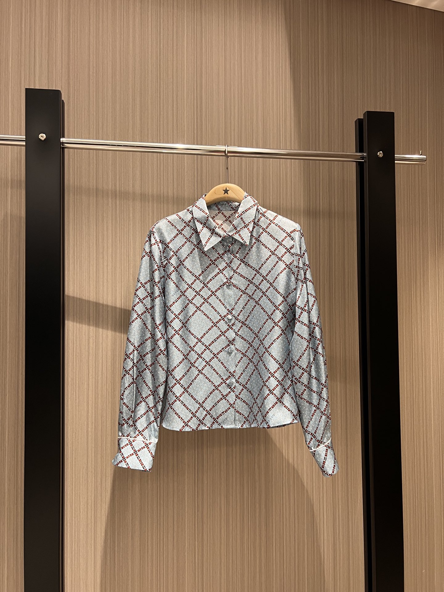 NO:318290,New horse-biting red plaid silk twill shirt silk buckle simple commuting, fashionable and versatile S-XL, real silk, alexander wang19860909新款马衔扣红格真丝斜纹衬衣真丝包扣 通勤简约 时尚百搭S-XL,,real silk,alexander wang,Women's clothing