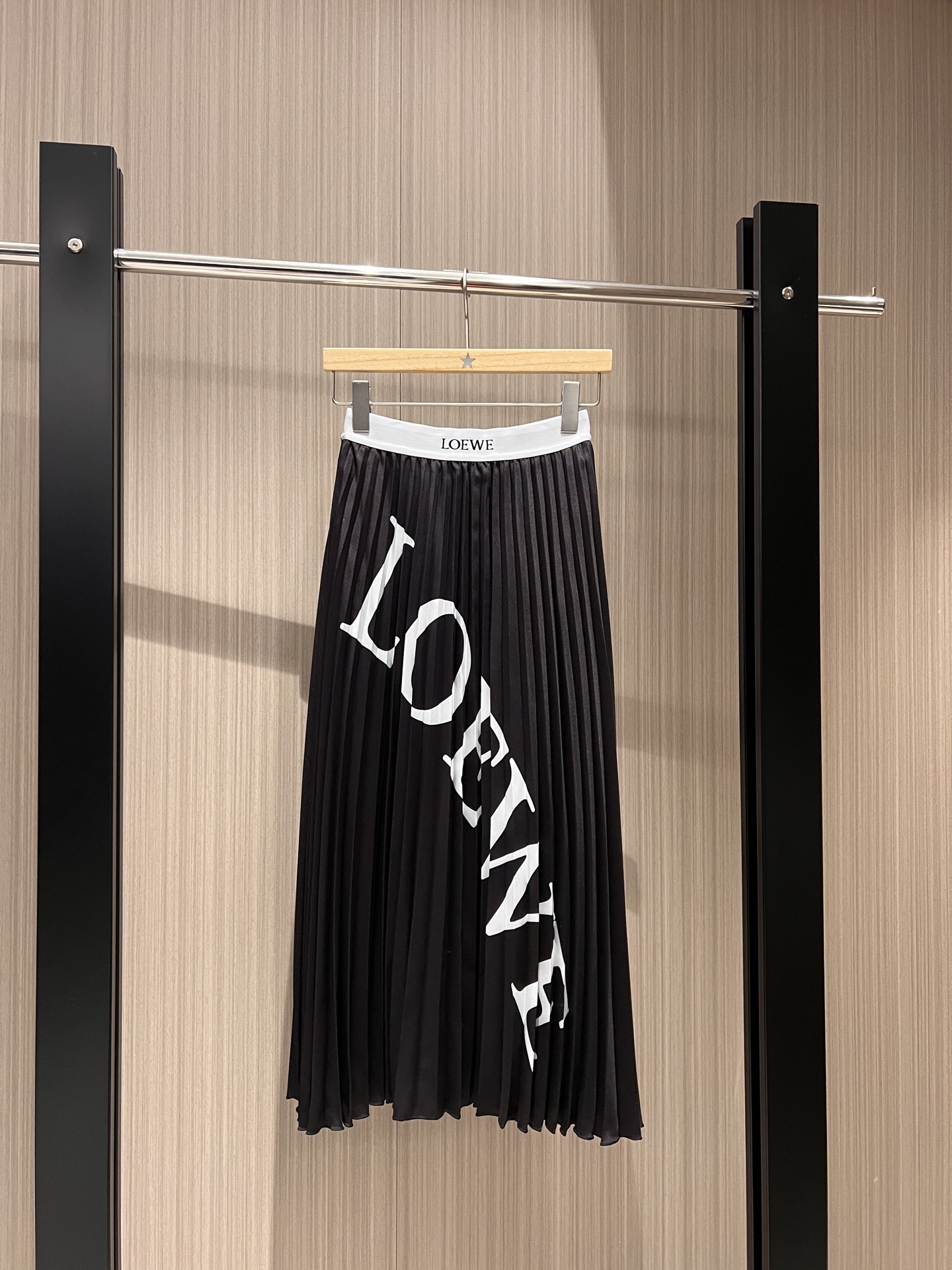 NO:318270,New positioning logo letter printed pleated skirt, jacquard logo webbing spliced ​​elastic waist design large long skirt, age-reducing versatile black and white SML, skirts, alexander wang19860909新款定位Logo字母印花百褶半裙 提花logo织带拼接松紧腰设计大摆长裙 减龄百搭黑色白色 SML,,skirts,alexander wang,Women's clothing