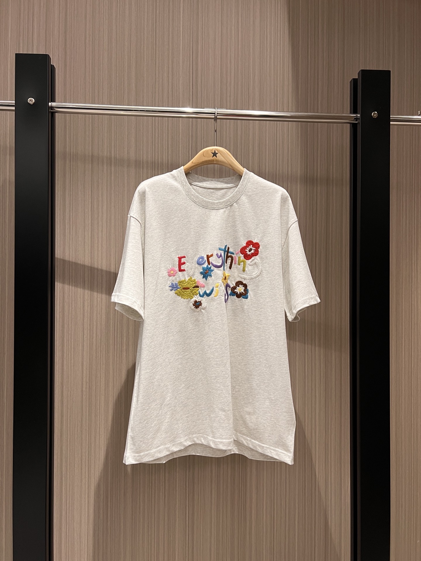 NO:318281,New Heavy Industry Ten Thousand Needle Embroidered Flower T-shirt Loose Large-Size Age Reducing Casual Gray White SML, tees, t-shirt, alexander wang19860909新款重工万针刺绣花朵T恤宽松大版型 减龄休闲灰色白色 SML,,tees，t-shirt,alexander wang,Women's clothing