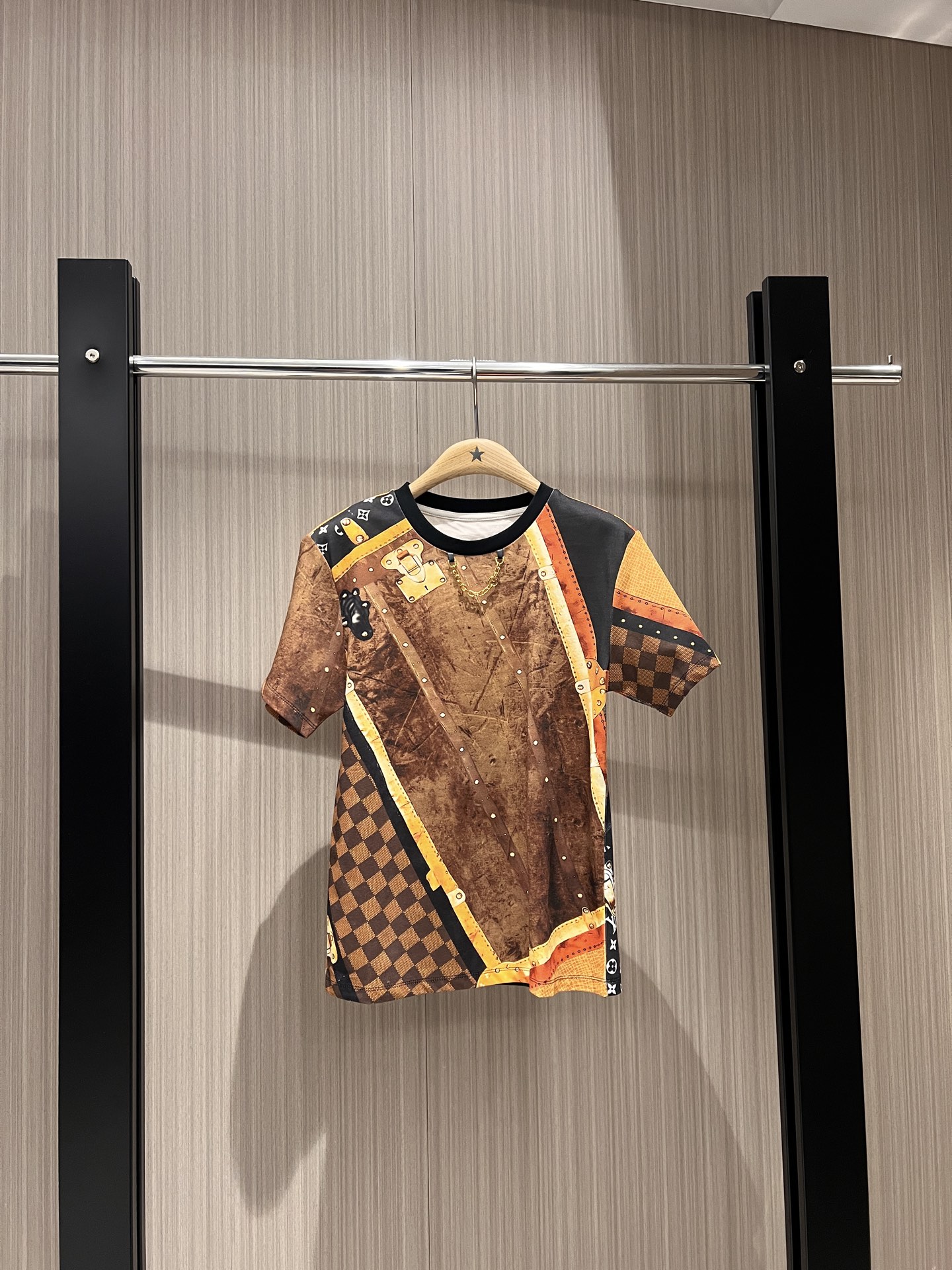 NO:318277,New leather box printed chain decorative T-shirt fashionable and casual personality versatile SML, tees, t-shirt, alexander wang19860909新款皮箱印花链条装饰T恤时尚休闲 个性百搭SML,,tees，t-shirt,alexander wang,Women's clothing