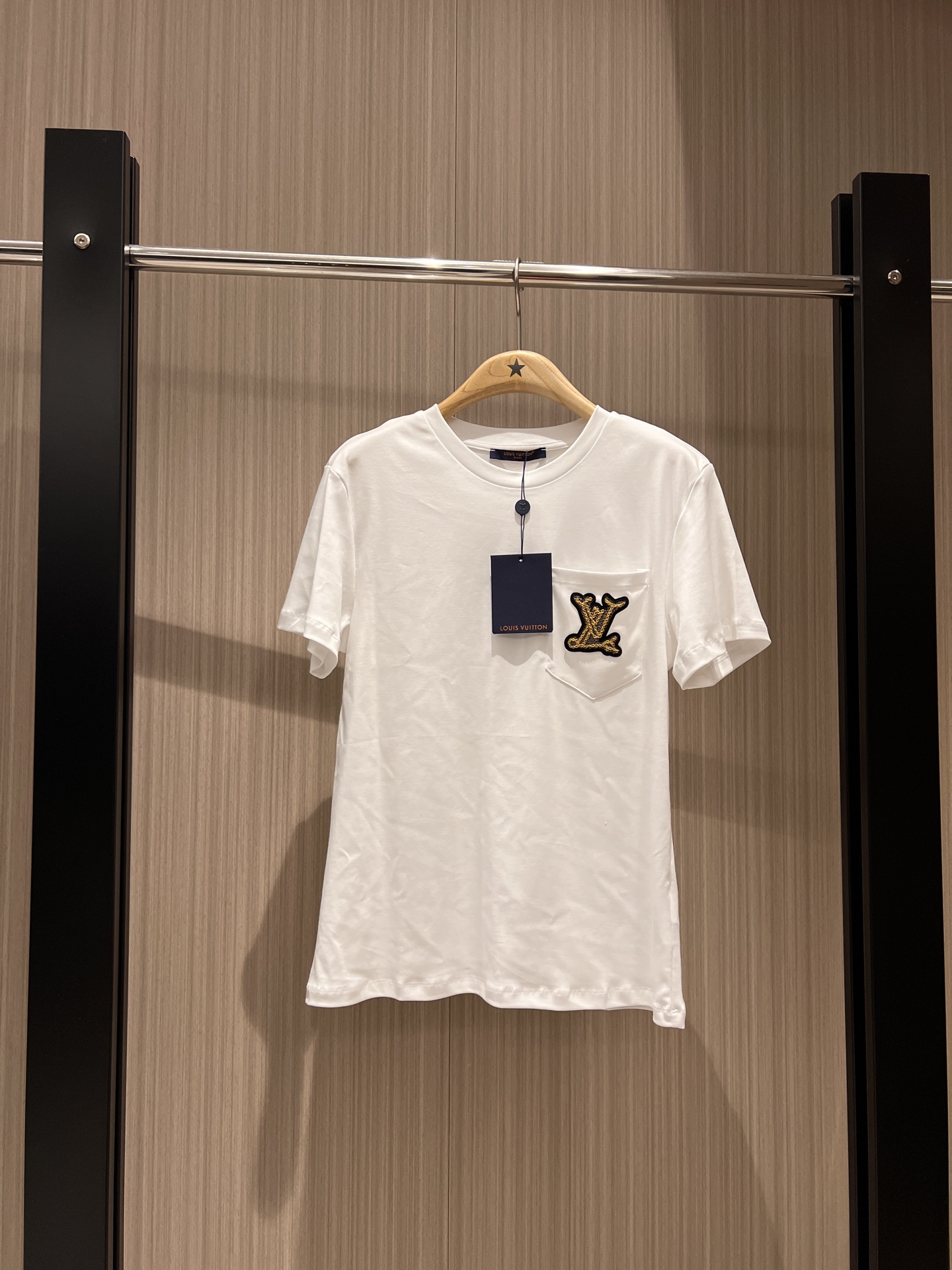 NO:327399,New embroidered badge logo pocket decorative T-shirt simple and casual versatile items blue and white SML, tees, t-shirt, alexander wang19860909新款刺绣徽章logo口袋装饰T恤简约休闲 百搭单品 蓝色白色SML,,tees，t-shirt,alexander wang,Women's clothing