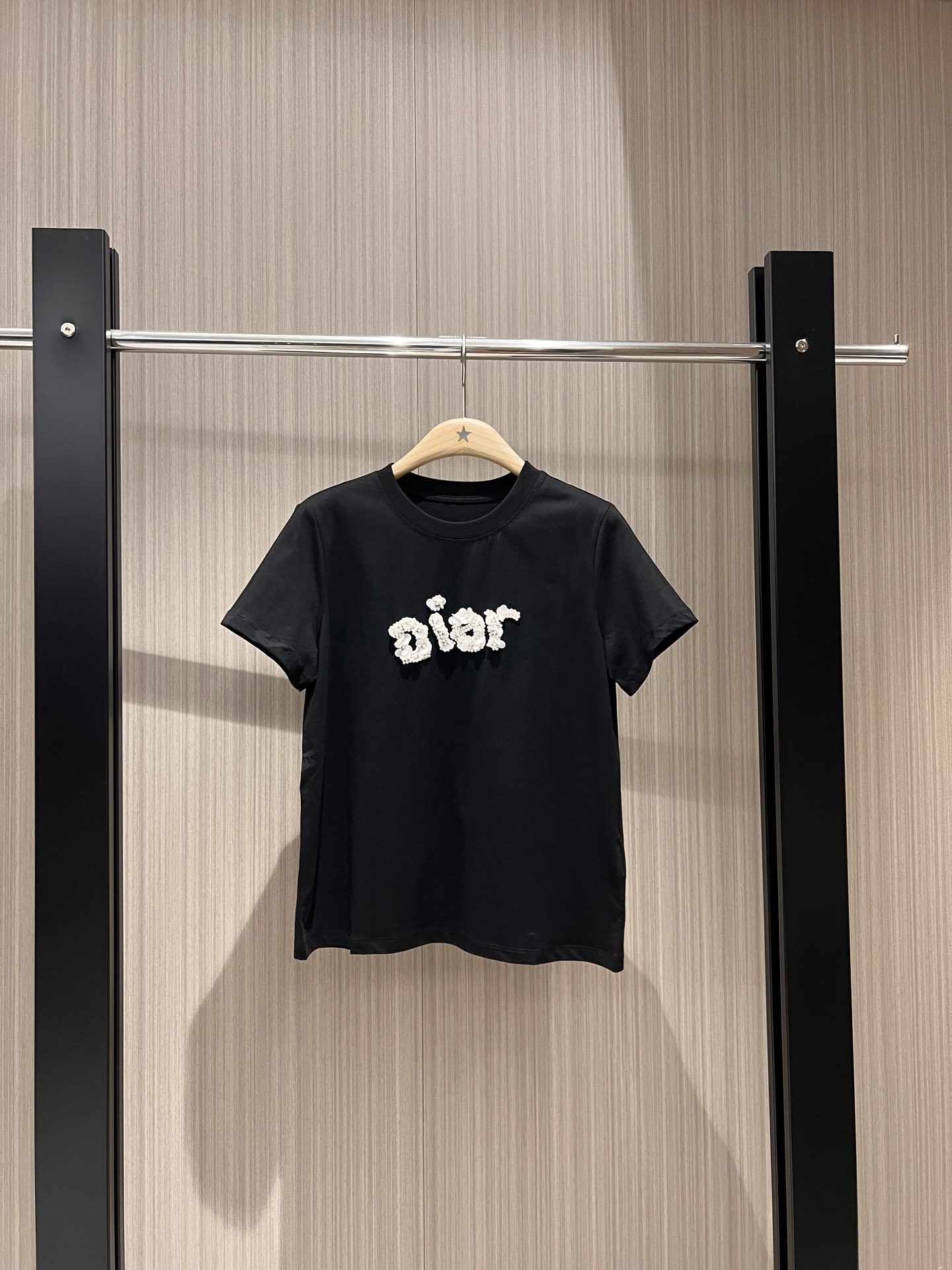 NO:332036,New handmade pearl flower sheet logo letter T-shirt heavy industry exquisite casual and versatile black and white SML, tees, t-shirt, alexander wang19860909新款手工钉珍珠花片logo字母T恤重工精致 休闲百搭黑白 SML,,tees，t-shirt,alexander wang,Women's clothing