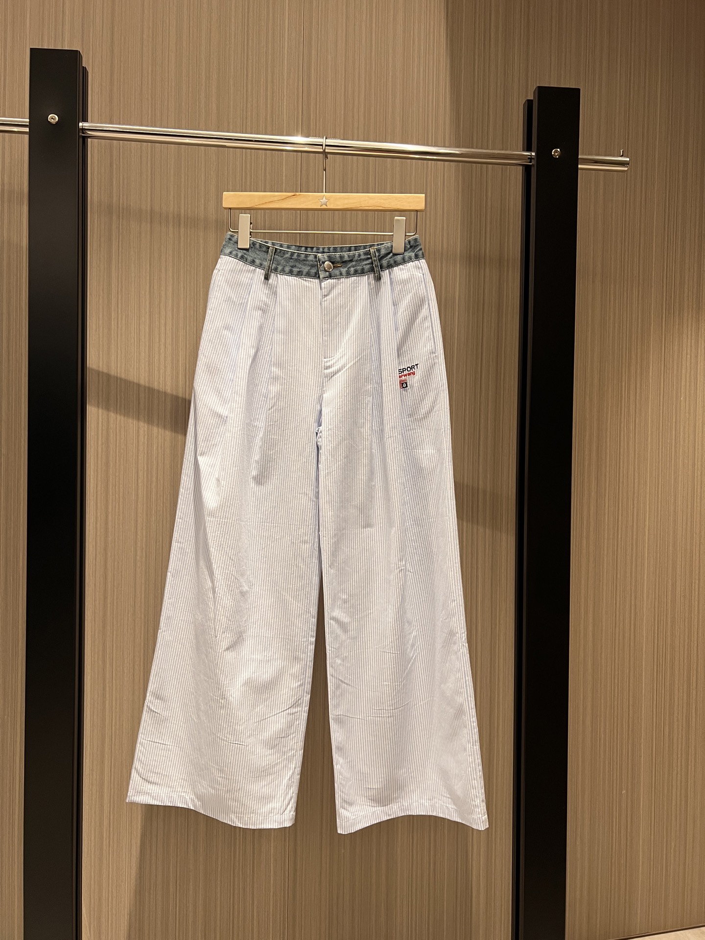 NO:329337,New style recommended kings, spliced ​​denim waist-headed Oxford cloth wide-leg pants, embroidered classic logo letters casual and loose, slimming and age-reducing, essential stripes/white SML,,alexander wang,alexander wang19860909新款推荐大王 拼接牛仔腰头牛津布阔腿裤 刺绣经典logo字母休闲宽松 显瘦减龄 慵懒必备条纹/白色 SML,,alexander wang,alexander wang,Women's clothing