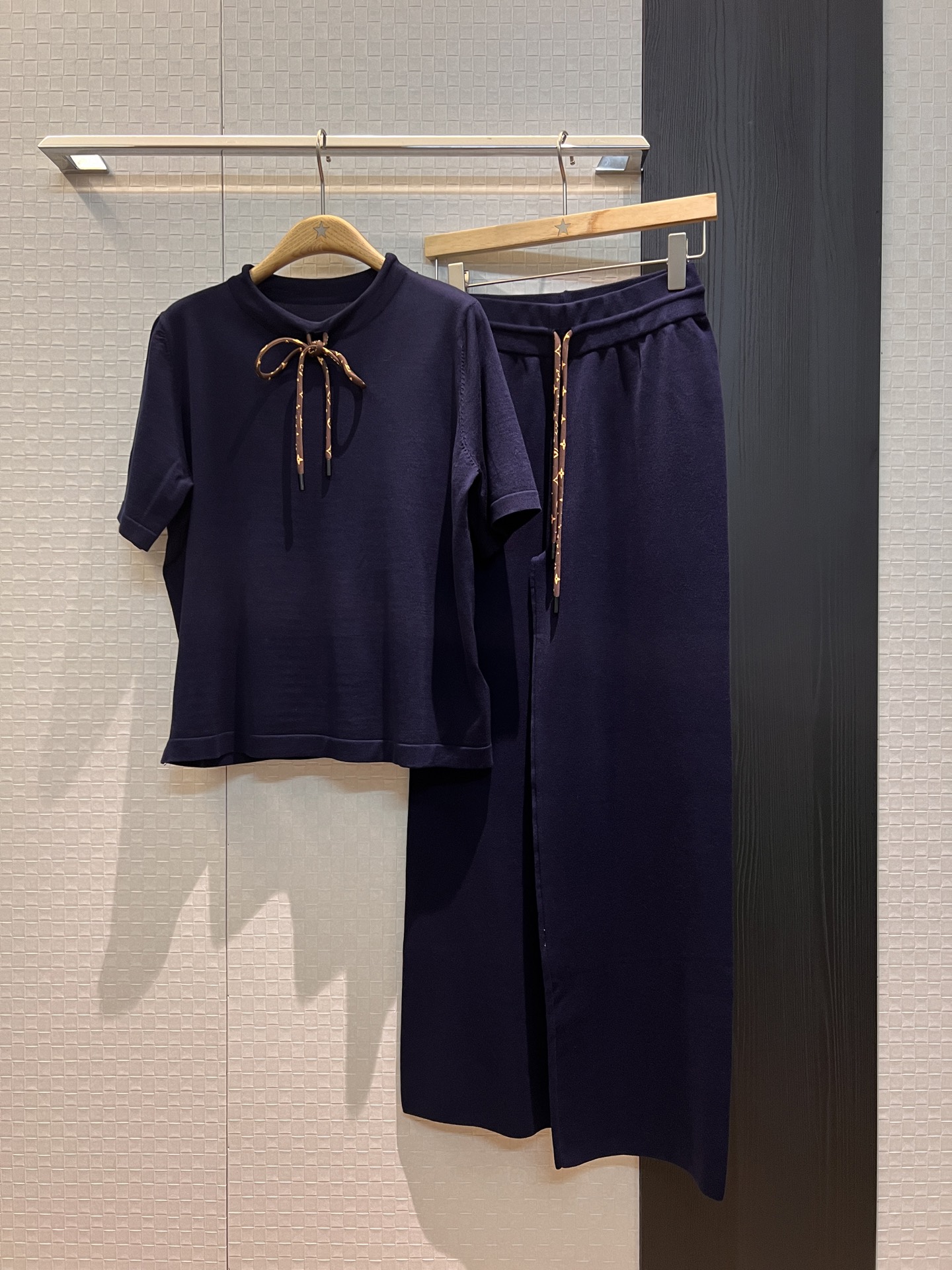NO:425678,Tops, new style of old-fashioned tether bow set, knitted lace-up short-sleeved top, elastic waist knitted wide-leg pants, casual sports, lazy age-reducing fashion and versatile SML, T-shirt, alexander wang19860909上衣 裤子新款老花系绳蝴蝶结套装 针织系带短袖上衣松紧腰针织阔腿裤 休闲运动 慵懒减龄时尚百搭 SML,,T-shirt,alexander wang,Women's clothing