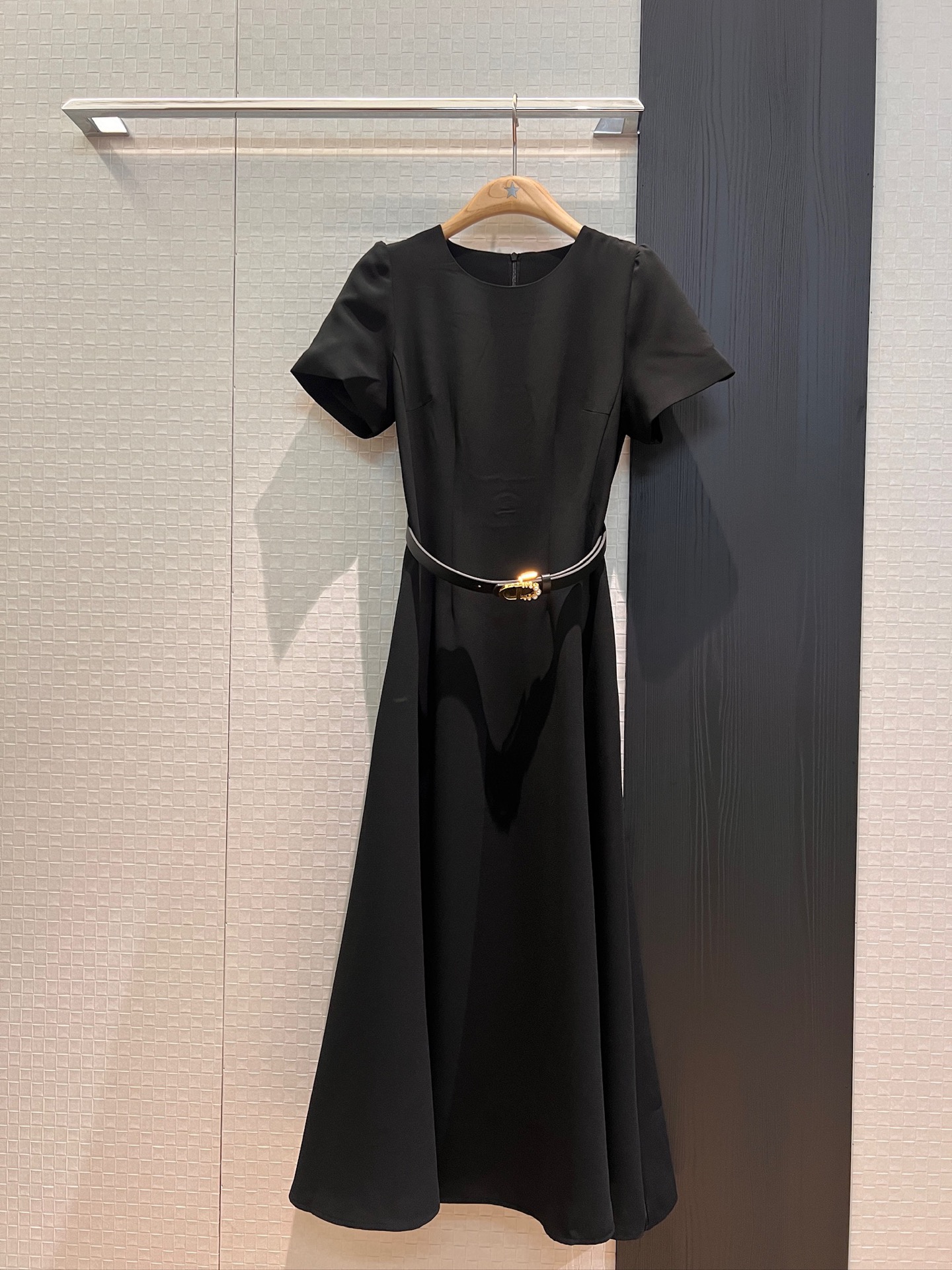 NO:423324,New style of rushing French puff short-sleeved dress, large long skirt delivery CD belt decoration, pockets on both sides, celebrity temperament, elegant age reduction, simple and high-end black and blue S-XL,, skirts, T-shirt, alexander wang19860909新款冲冲法式泡泡短袖连衣裙 大摆长裙配送CD腰带装饰 两侧有口袋 名媛气质 优雅减龄 简洁高级感黑色蓝色 S-XL,,skirts,T-shirt,alexander wang,Women's clothing