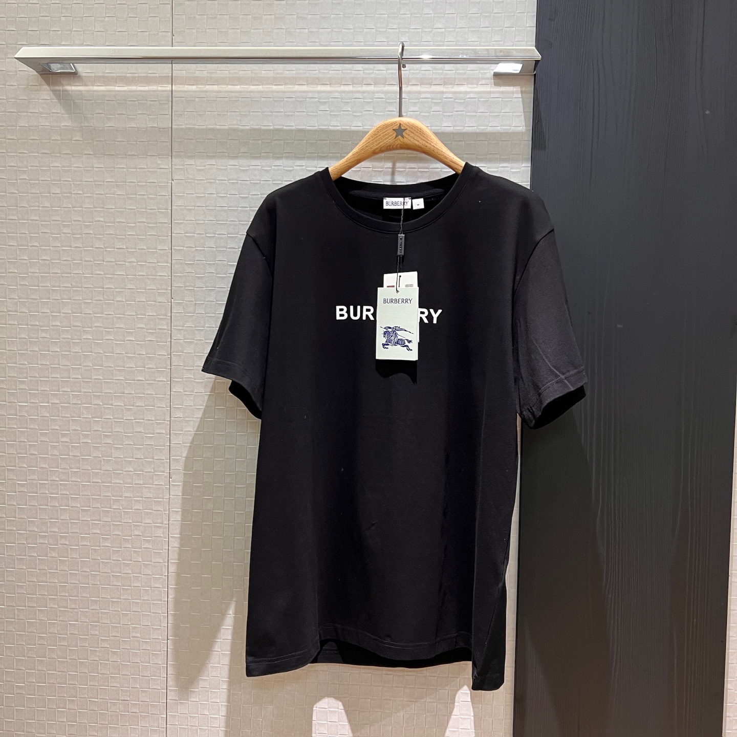 NO:410278,New classic logo letter printed loose T-shirt large style, same style for men and women, casual and versatile, classic simple black and white SML, tees, t-shirt, alexander wang19860909新款经典logo字母印花宽松T恤大版型 男女同款 休闲百搭 经典简约黑色白色 SML,,tees，t-shirt,alexander wang,Women's clothing