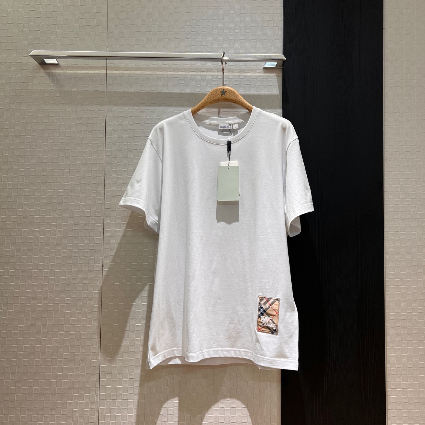 NO:410294,New hem war horse logo plaid logo decorative T-shirt loose version can be used as a couple's casual and versatile black and white SML, tees, t-shirt, alexander wang19860909新款下摆战马logo格纹徽标装饰T恤宽松大版 可作情侣款休闲百搭 黑色白色 SML,,tees，t-shirt,alexander wang,Women's clothing