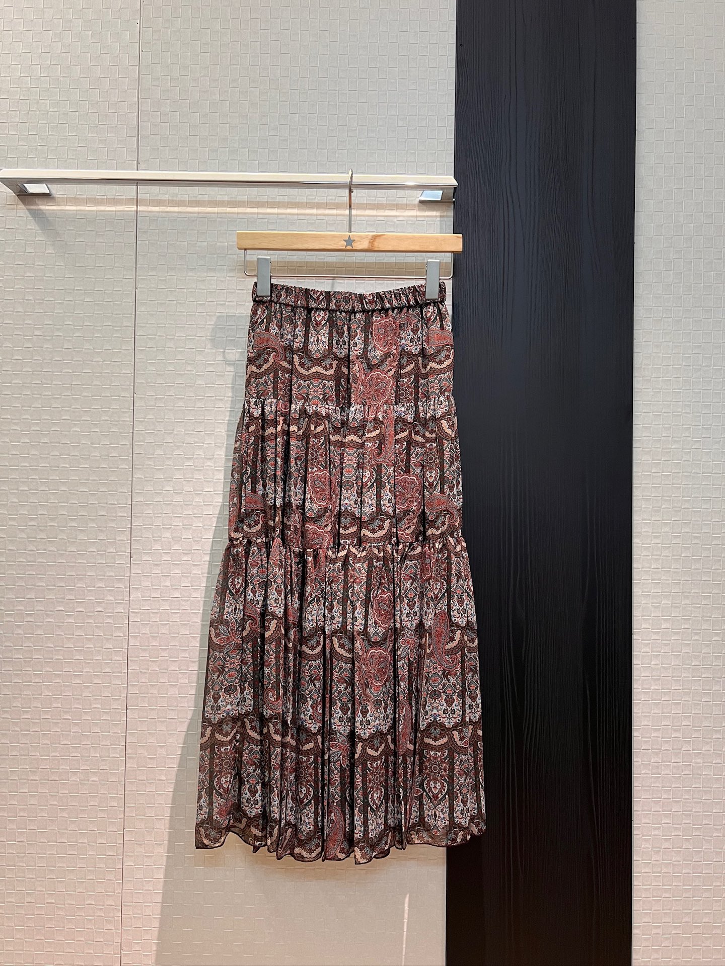 NO:331041,New ethnic style, retro printed multi-layer spliced ​​skirt, flowing long skirt, vacation and leisure, essential for age reduction by the beach, beach, seaside S-XL,, skirts, alexander wang19860909新款民族风 复古印花多层拼接半裙 飘逸长裙度假休闲 沙滩海边减龄必备 S-XL,,skirts,alexander wang,Women's clothing