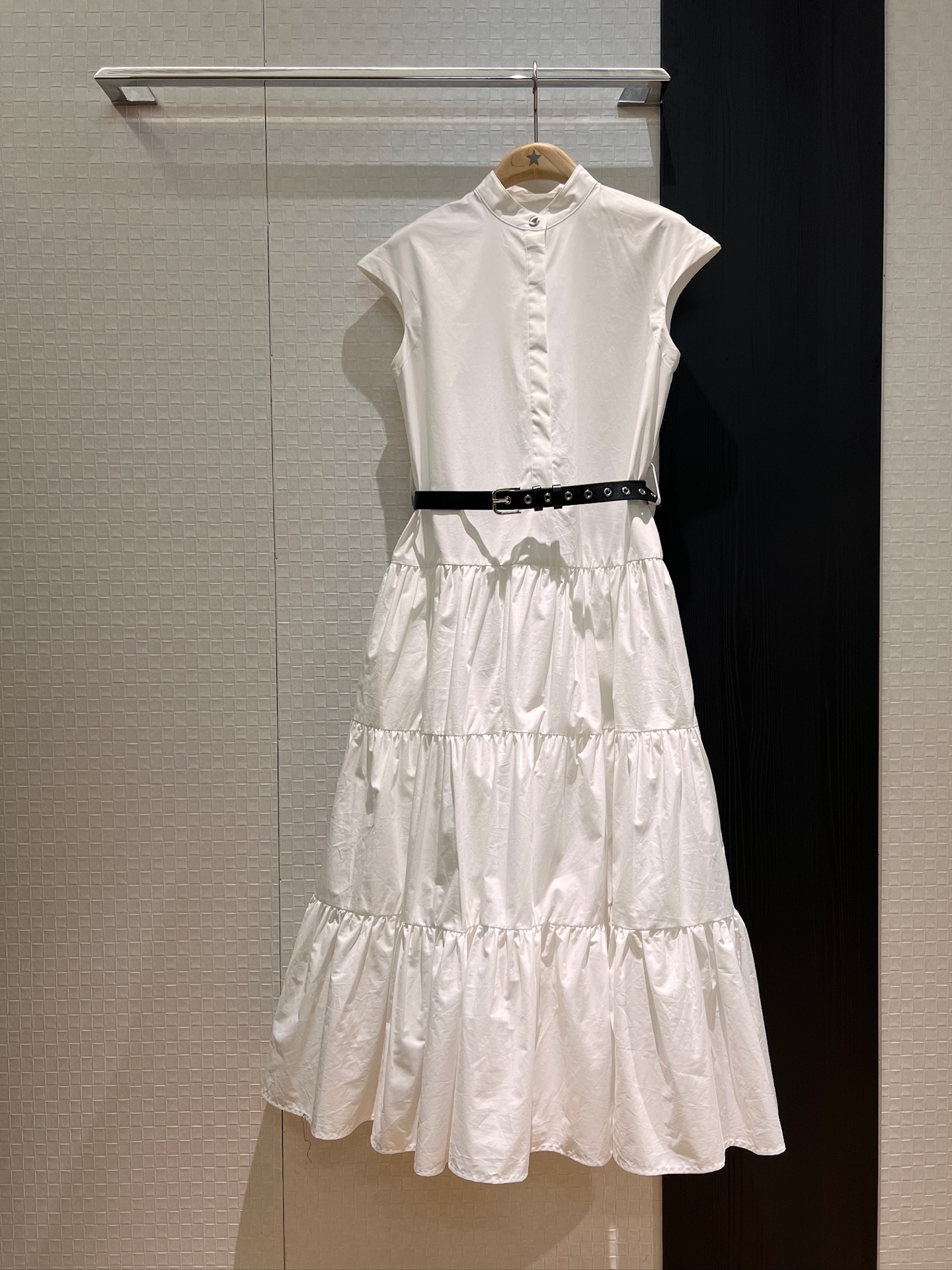NO:329339,New French simple stand-up collar flying sleeve dress, cake long skirt, oversized skirt, delivery belt decoration, pockets on both sides, age-reducing vacation elegant SML, skirts, alexander wang19860909新款法式简约立领飞袖连衣裙 蛋糕长裙超大裙摆 配送腰带装饰 两侧有口袋气质减龄 度假优雅SML,,skirts,alexander wang,Women's clothing
