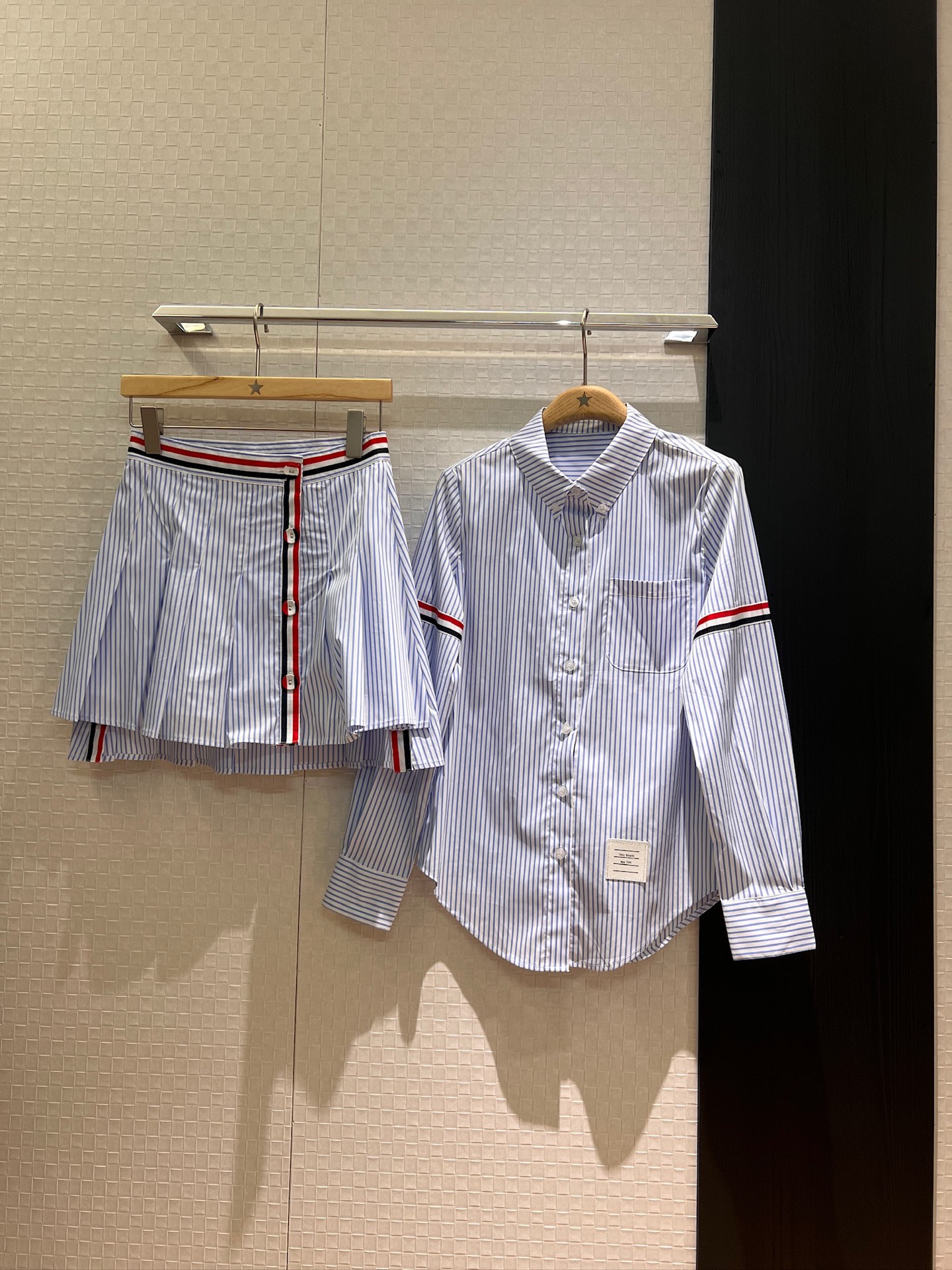 NO:329364,TB new classic red, white and blue webbing splicing decoration, asymmetrical pleated skirt short in front and long in back, playful and cute, ever-changing outfit SML, skirts, alexander wang19860909TB新款经典红白蓝三色织带拼接装饰 不对称开扣百褶半裙前短后长 俏皮可爱 百变穿搭SML,,skirts,alexander wang,Women's clothing