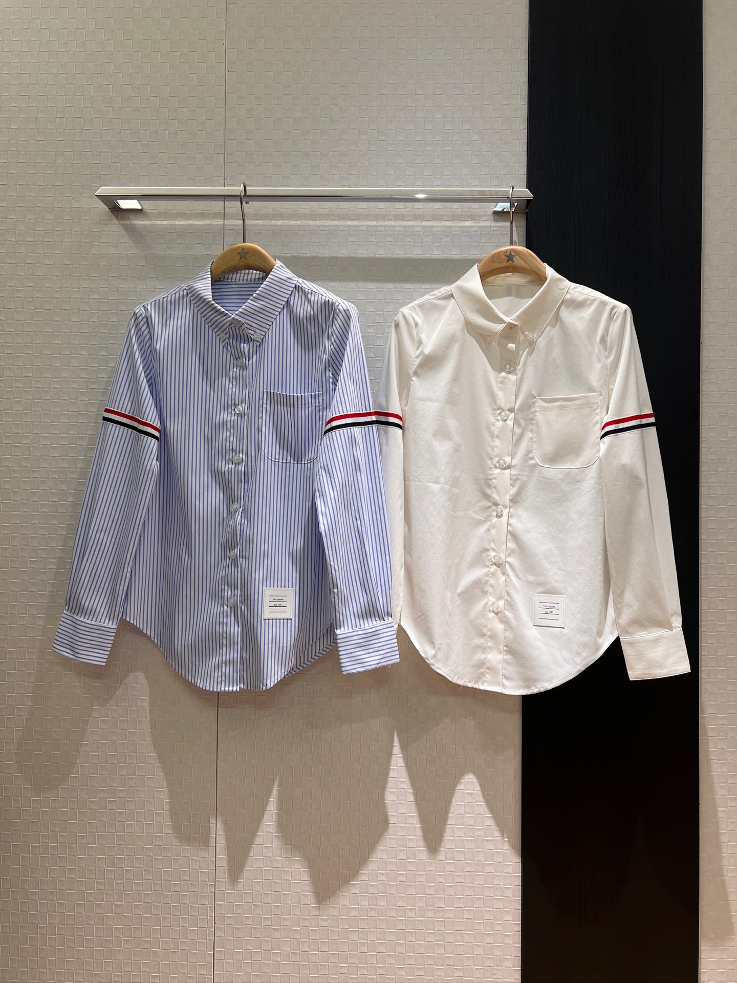 NO:329354,TB new classic red, white and blue cuffs decorate shirt irregular hem fashion casual wearable skirts College age-reducing stripes/white SML, skirts, alexander wang19860909TB新款经典红白蓝三色袖带装饰衬衣不规则下摆 时尚休闲 可搭系列半裙 学院减龄条纹/白色 SML,,skirts,alexander wang,Women's clothing