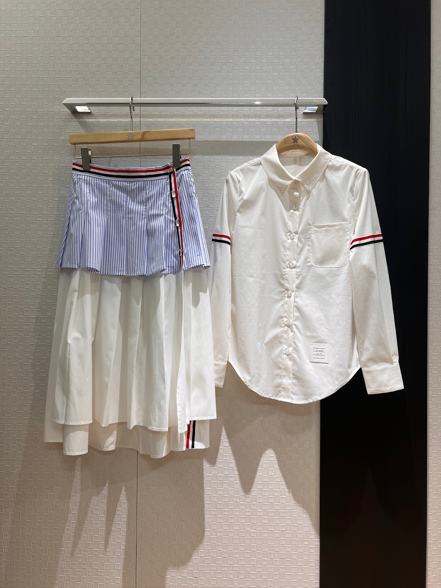 NO:329362,TB new classic red, white and blue webbing splicing decoration, fake two-piece design contrasting skirt, long skirt asymmetrical open button skirt hem, short front and long back, must-have age reduction SML, skirts, alexander wang19860909TB新款经典红白蓝三色织带拼接装饰 假两件设计撞色半裙 长裙不对称开扣裙摆开叉 前短后长减龄必备 SML,,skirts,alexander wang,Women's clothing