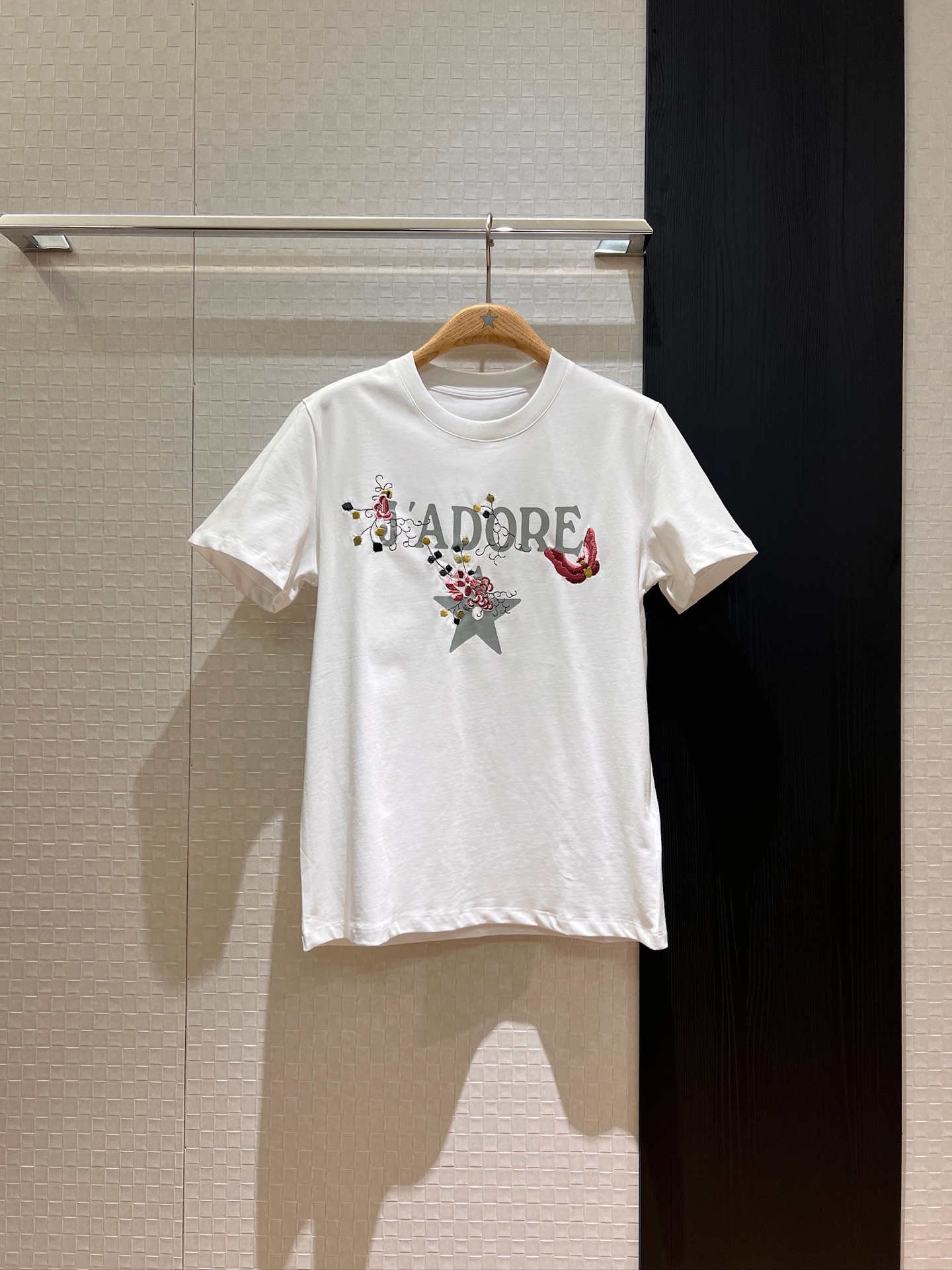 NO:333911,New embroidered butterfly flower star letter T-shirt simple casual SML, tees, t-shirt, alexander wang19860909新款刺绣蝴蝶花星星字母T恤简单休闲 SML,,tees，t-shirt,alexander wang,Women's clothing