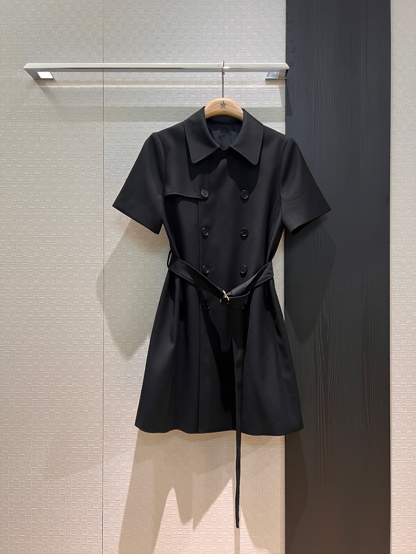 NO:328526,New style of lapel double-breasted belt suit skirt, classic dress, commuting versatile, slim and jacquard logo lining SML, skirts, business suit, alexander wang19860909新款来袭翻领双排扣系腰带西装裙 连衣裙经典气质 通勤百搭 修身显瘦提花logo内衬 SML,,skirts,business suit,alexander wang,Women's clothing