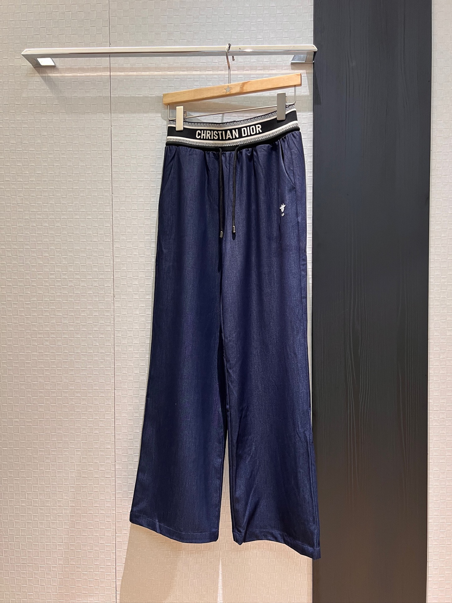 NO:328527,New classic logo jacquard elastic belt wide-leg pants Tensi denim casual pants Embroidered bee commuting fashion casual versatile SML, alexander wang19860909新款经典logo提花松紧腰带阔腿裤 天丝牛仔休闲裤 刺绣小蜜蜂通勤时尚 休闲百搭SML,,alexander wang,Women's clothing