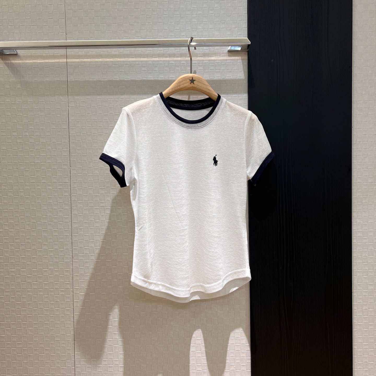 NO:327385,New embroidered pony contrasting T-shirt, slim and irregular hem, reduce age and make you look younger. Gray and white SML, tees, t-shirt, alexander wang19860909新款刺绣小马撞色T恤 修身不规则下摆减龄显嫩 灰色白色 SML,,tees，t-shirt,alexander wang,Women's clothing