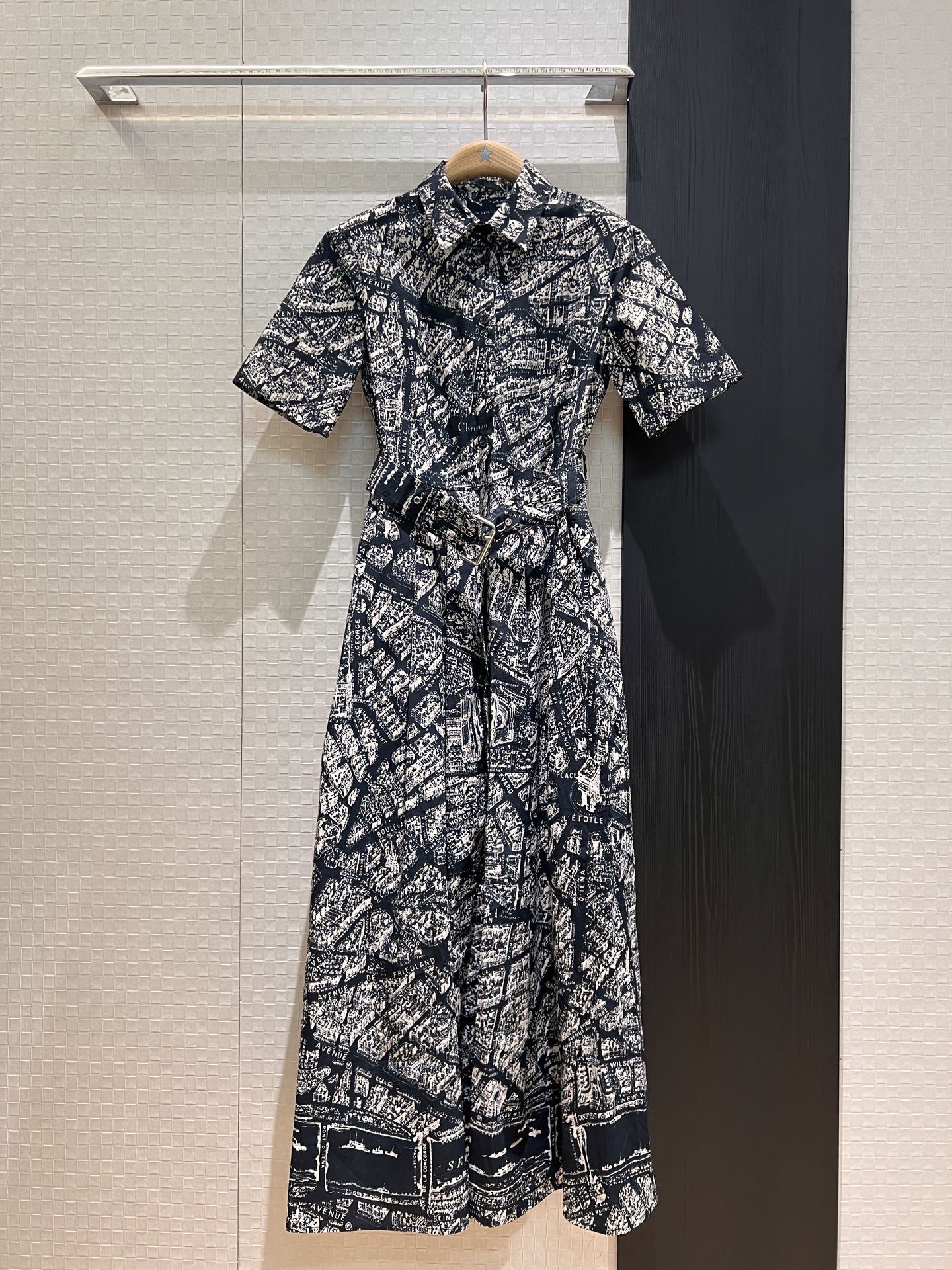 NO:331077,New Paris map printed lapel dress, long skirt delivery belt, waist slimming, pockets on both sides, fashionable temperament, modern and fashionable SML, skirts, alexander wang19860909新款巴黎地图印花翻领连衣裙 长裙配送同款腰带 收腰显瘦 两侧有口袋 时尚气质 摩登洋气SML,,skirts,alexander wang,Women's clothing