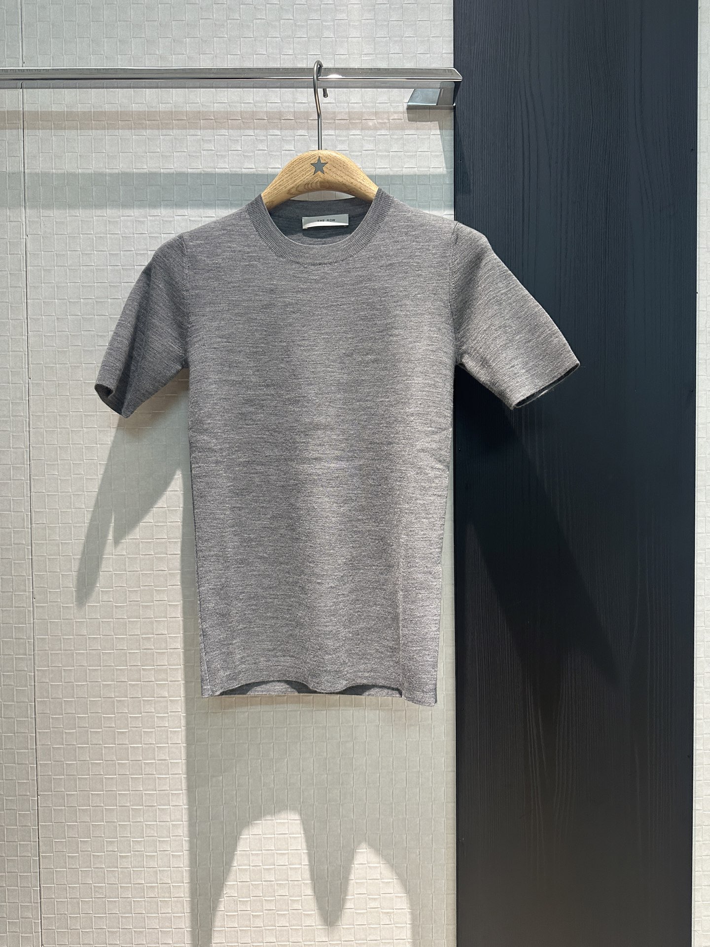 NO:331506,New minimalist design wool light short-sleeved sweater top round neck slim and versatile black gray SML, T-shirt, alexander wang19860909新款极简主义设计 羊毛轻薄短袖针织衫上衣圆领修身 显瘦百搭黑色灰色 SML,,T-shirt,alexander wang,Women's clothing