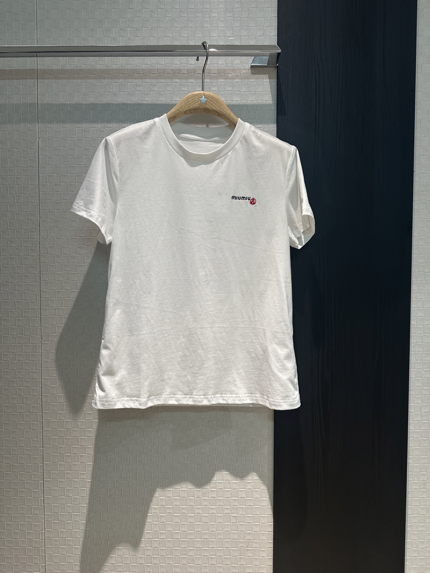 NO:331512,New model recommended small sailboat joint branding embroidered miu letter T-shirt reducing age versatile dark blue white SML, miumiu,tees, t-shirt, alexander wang19860909新款推荐小帆船联名 刺绣miu字母T恤减龄百搭深蓝白色 SML,,miumiu,tees，t-shirt,alexander wang,Women's clothing