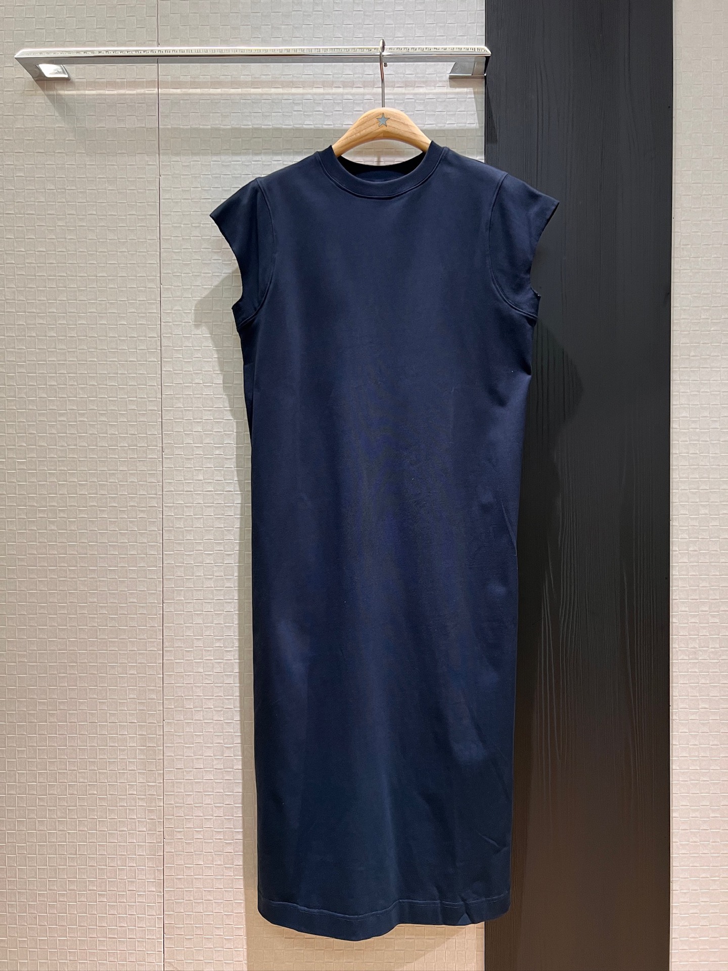 NO:328504,New minimalist design drop-roller sleeve long T-skirt dress straight loose, lazy and relaxed, must-have for lazy and relaxed, dark blue and white SML, skirts, alexander wang19860909新款极简设计落肩袖长款T裙连衣裙直筒宽松 慵懒松弛懒人必备 深蓝白色 SML,,skirts,alexander wang,Women's clothing