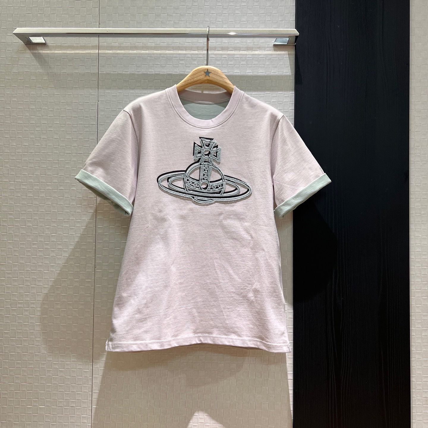 NO:334921,New Queen Mother Saturn embroidered T-shirt contrasting color curled fake two-piece design loose and casual refreshing and versatile yellow pink SML, tees, t-shirt, alexander wang19860909新款西太后土星刺绣T恤 撞色卷边假两件设计宽松休闲 清爽百搭黄色粉色 SML,,tees，t-shirt,alexander wang,Women's clothing