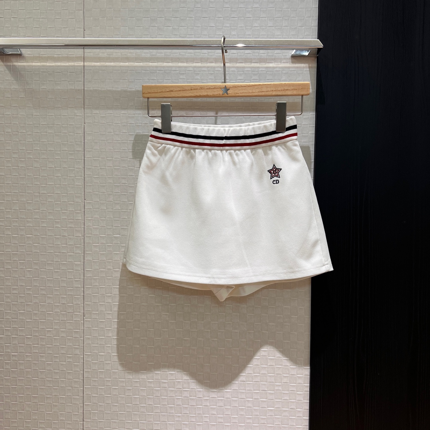 NO:327421,New tennis series Kwong Lingling same style Striped webbing fake two-piece design skirt pants embroidered CD lucky star decoration can be matched with the same polo top Age-reducing sports SML, skirts, alexander wang19860909新款网球系列 邝玲玲同款 条纹织带拼接假两件设计裙裤刺绣CD幸运星装饰可搭同款polo上衣 减龄运动 SML,,skirts,alexander wang,Women's clothing