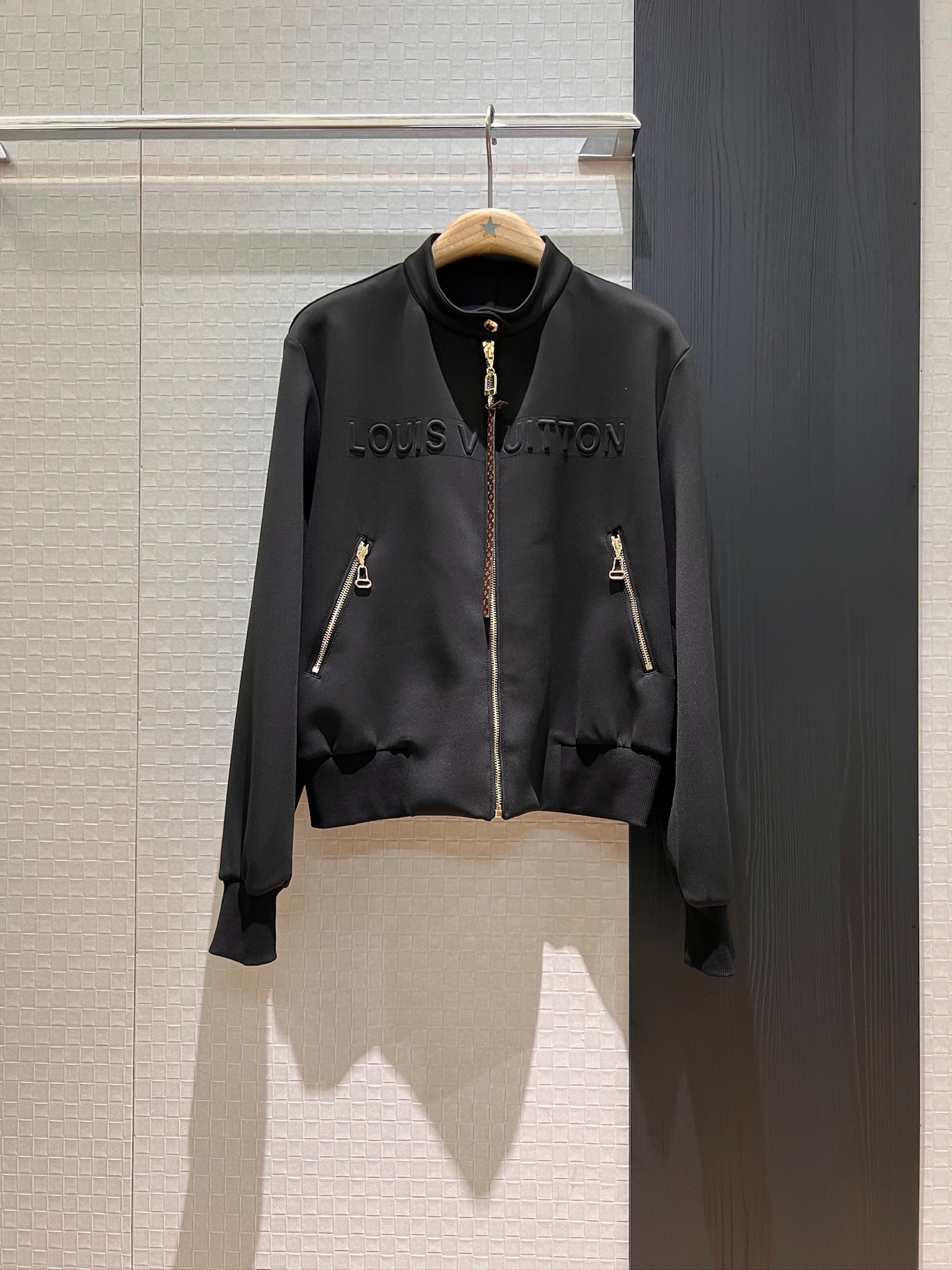 NO:327413,New three-dimensional logo foam stand-alone jacket jacket presbyopia leather zipper loose and casual sweet and cool versatile black khaki SML,, jackets & coats, jackets & coats, alexander wang19860909新款立体logo发泡立领夹克外套老花皮饰拉链 宽松休闲 甜酷百搭黑色卡其 SML,,jackets & coats,jackets & coats,alexander wang,Women's clothing