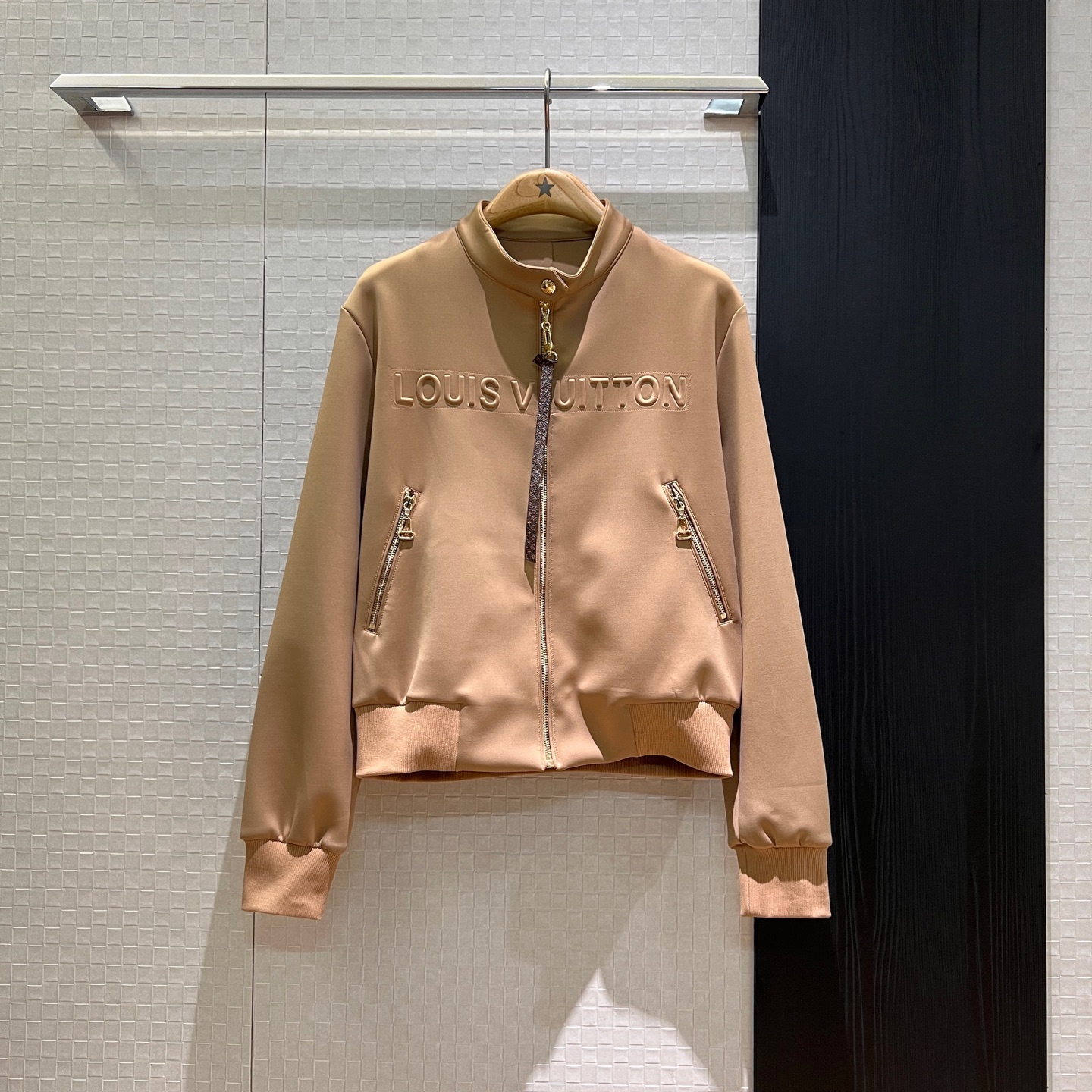 NO:327419,New three-dimensional logo foam stand-alone jacket jacket presbyopia leather zipper loose and casual sweet and cool versatile black khaki SML,, jackets & coats, jackets & coats, alexander wang19860909新款立体logo发泡立领夹克外套老花皮饰拉链 宽松休闲 甜酷百搭黑色卡其 SML,,jackets & coats,jackets & coats,alexander wang,Women's clothing