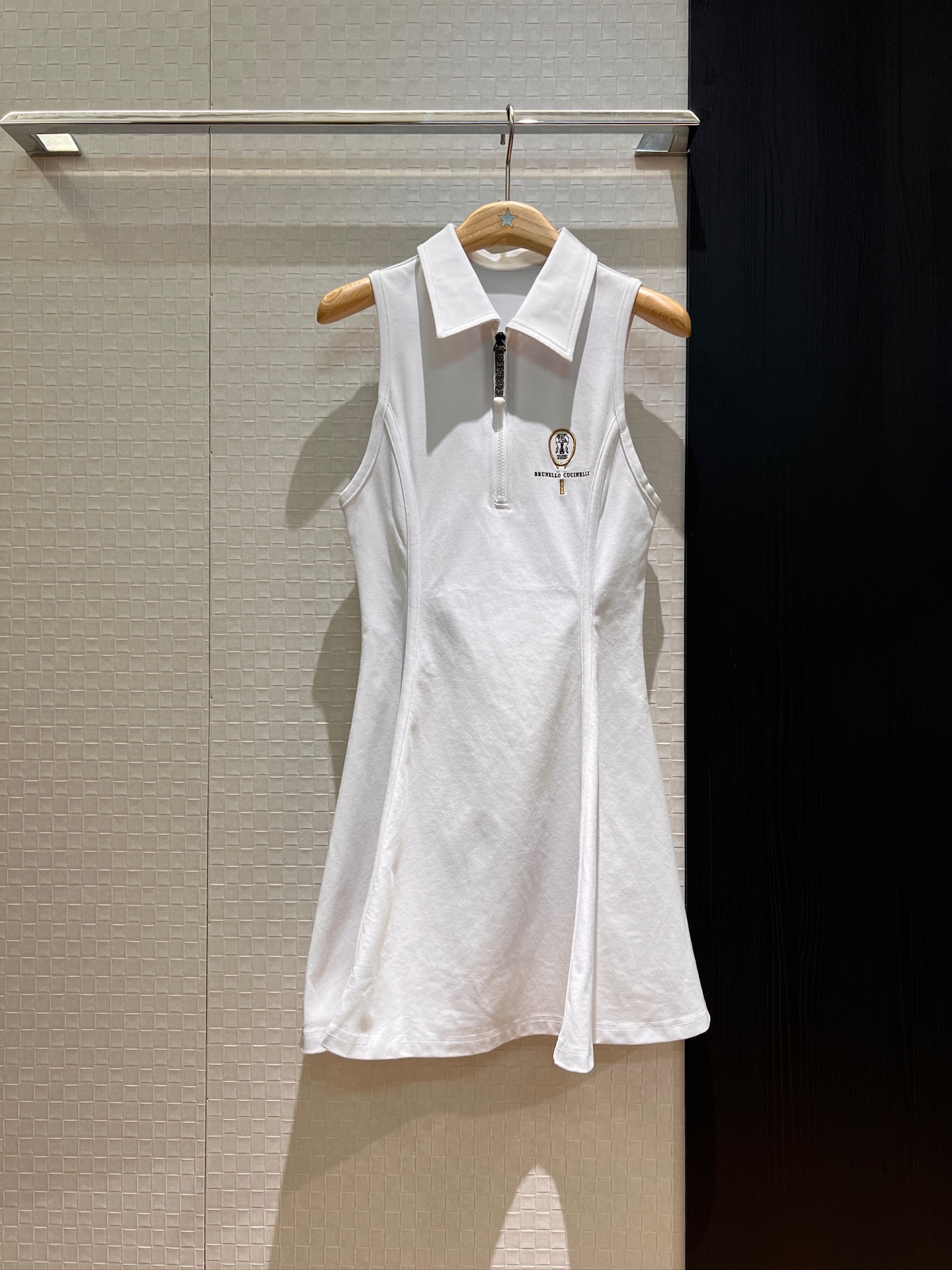 NO:327960,New BC tennis style lapel halter neck sleeveless vest dress chest embroidered tennis racket logo classic bead chain zipper decoration slim fit and slim, sports and age-reducing SML, skirts, alexander wang19860909新款BC网球风 翻领挂脖无袖 背心连衣裙胸前刺绣网球拍logo 经典珠链拉锁装饰修身显瘦 运动减龄 SML,,skirts,alexander wang,Women's clothing