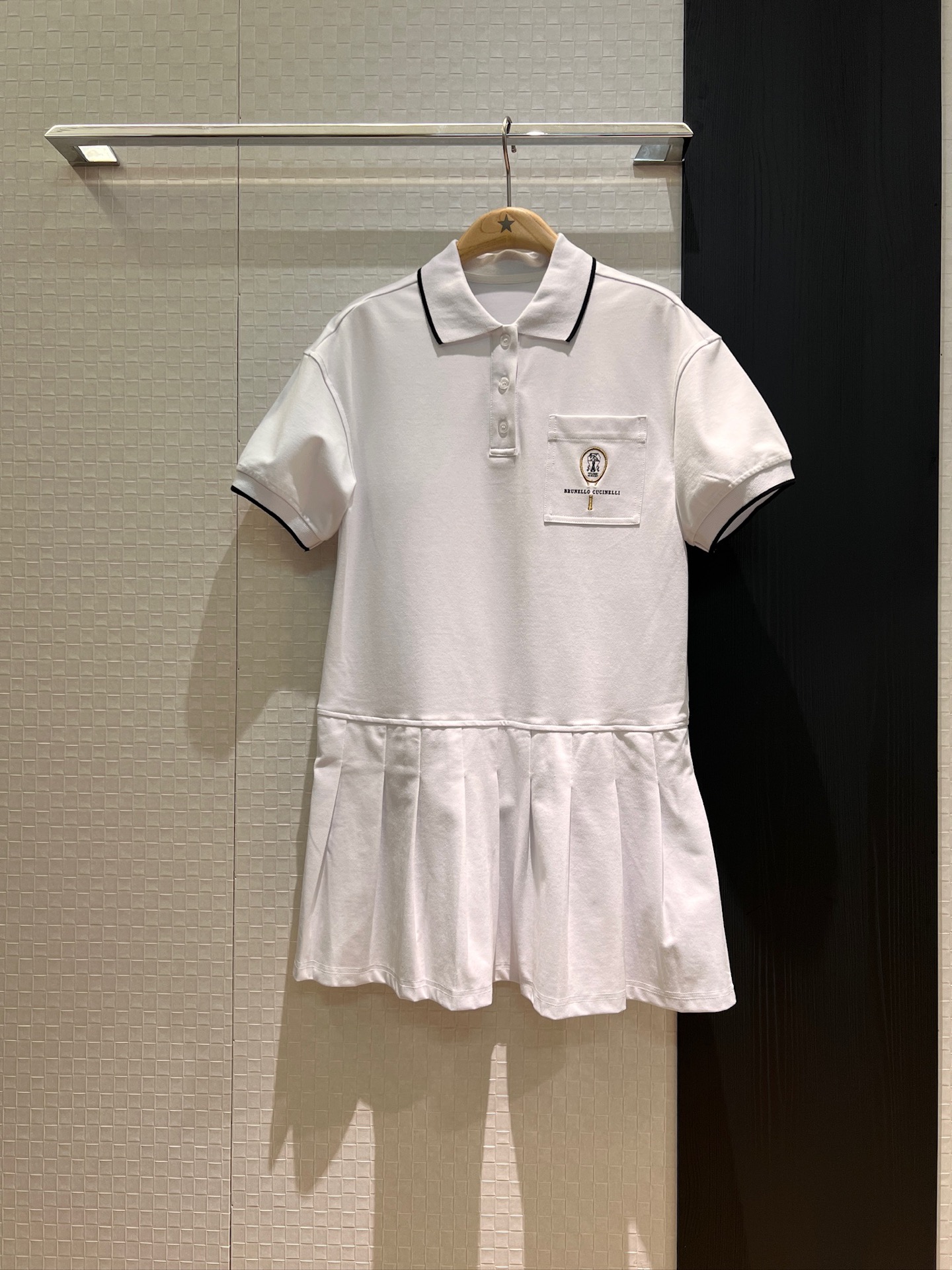 NO:327963,New BC tennis style lapel spliced ​​pleated skirt polo skirt dress chest embroidered tennis racket logo pocket loose doll style casual and cute sports age-reducing SML, skirts, alexander wang19860909新款BC网球风 翻领拼接百褶裙摆polo裙连衣裙胸前刺绣网球拍logo口袋 宽松娃娃版型休闲可爱 运动减龄 SML,,skirts,alexander wang,Women's clothing