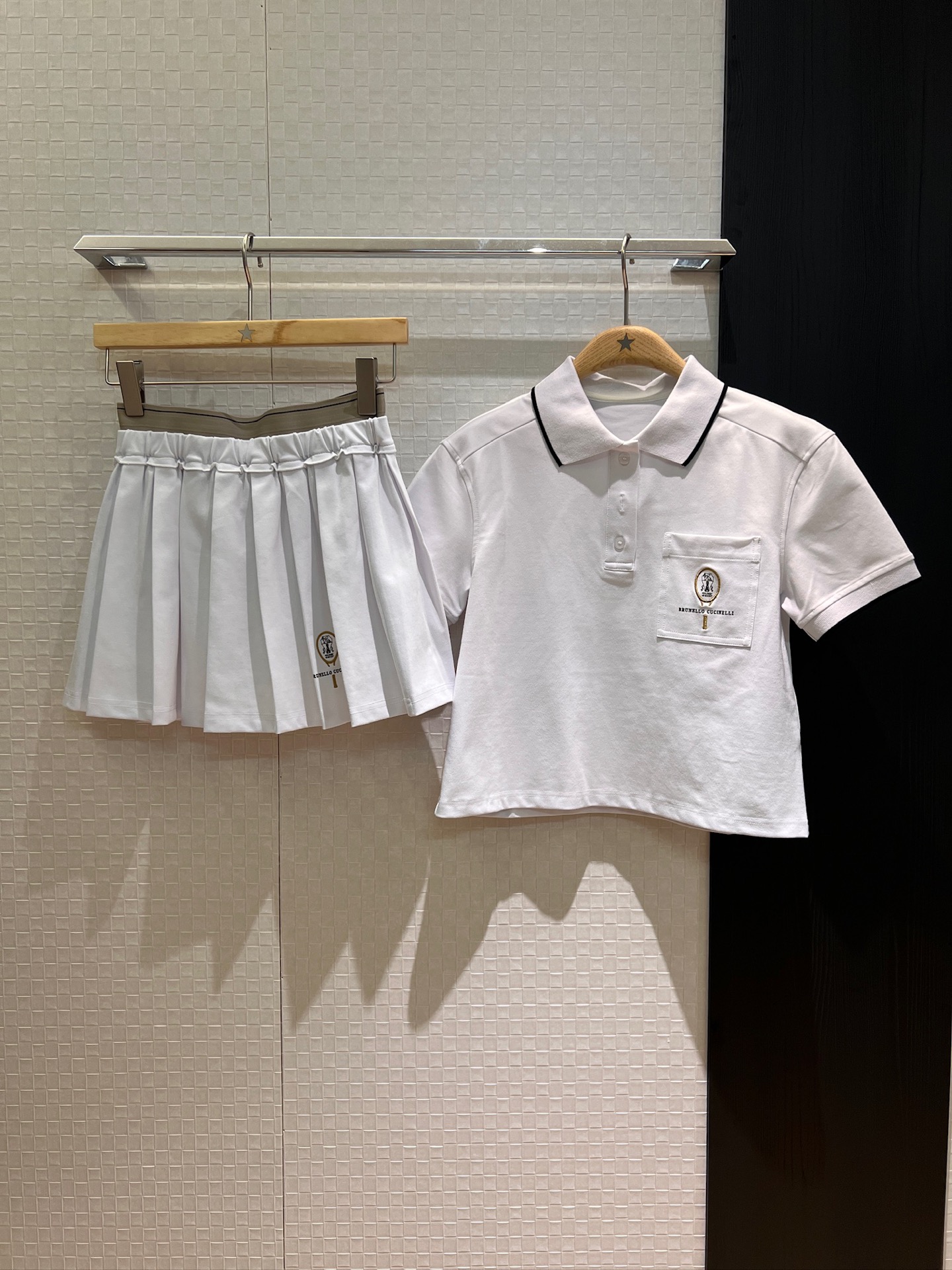 NO:327969,New BC tennis style suit lapel polo top pleated skirt waist styling elastic elastic belt chest embroidered tennis racket logo pocket lined shorts very friendly casual and cute sports age-reducing SML, skirts, shorts, alexander wang19860909新款BC网球风套装 翻领polo上衣百褶半裙 腰围拼接松紧弹力带胸前刺绣网球拍logo口袋内衬短裤很友好 休闲可爱 运动减龄 SML,,skirts,shorts,alexander wang,Women's clothing