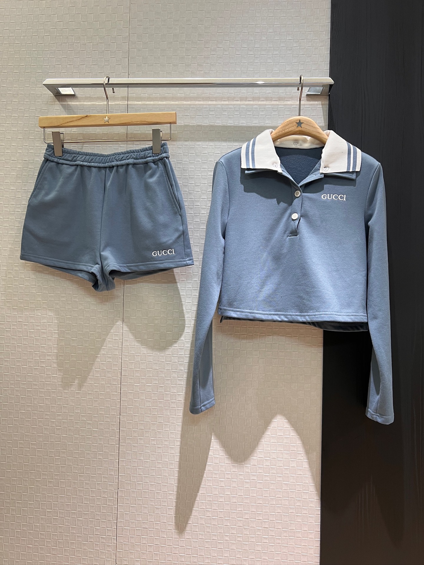 NO:327946,New two-wear polo collar removable casual suit short long-sleeved top elastic waist shorts embroidered logo letters double lapel removable haze blue SML, shorts, alexander wang19860909新款两穿polo领可拆 休闲套装短款长袖上衣松紧腰短裤 刺绣logo字母 双层翻领可拆 雾霾蓝 SML,,shorts,alexander wang,Women's clothing