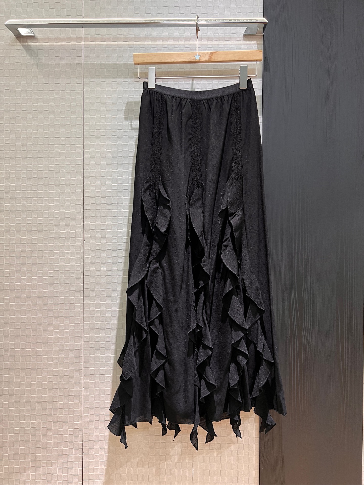 NO:327970,New lace lotus leaf lace spliced ​​skirt, elastic waist and flowing temperament, versatile vacation temperament and age-reducing black and white S-XL, skirts, alexander wang19860909新款 蕾丝荷叶花边拼接半裙 弹力松紧腰气质飘逸 度假百搭气质减龄 黑白 S-XL,,skirts,alexander wang,Women's clothing