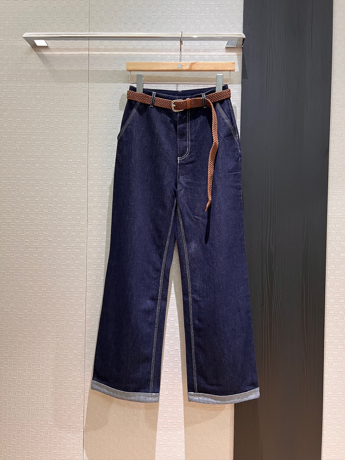 NO:327953,New 6 Magila MM6 trouser rolled edge design Wide-leg jeans delivery woven belt Loose straight pole Casual slim SML,,masion margiela,masion margiela,jeans,alexander wang19860909新款6马吉拉MM6 裤脚卷边设计 阔腿牛仔裤配送编织腰带 宽松直筒 休闲显瘦SML,,masion margiela,masion margiela,jeans,alexander wang,Women's clothing