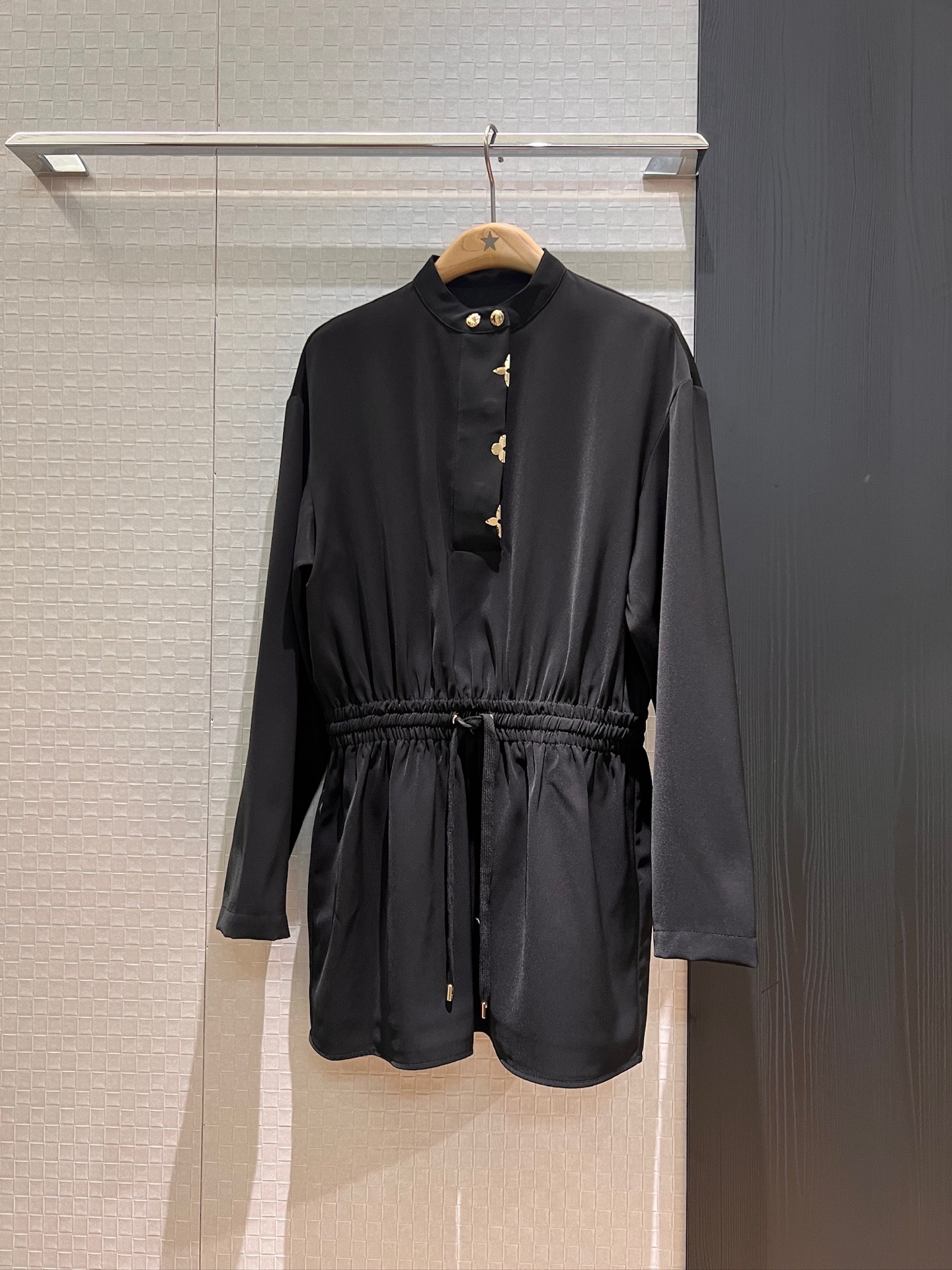 NO:327974,New old-fashioned metal piece decoration stand collar long sleeve elastic waist dress drawstring design decoration loose casual and fashionable commuting temperament versatile SML, skirts, alexander wang19860909新款老花金属片花装饰 立领长袖松紧腰连衣裙抽绳设计装饰 宽松休闲时尚通勤 气质百搭 SML,,skirts,alexander wang,Women's clothing