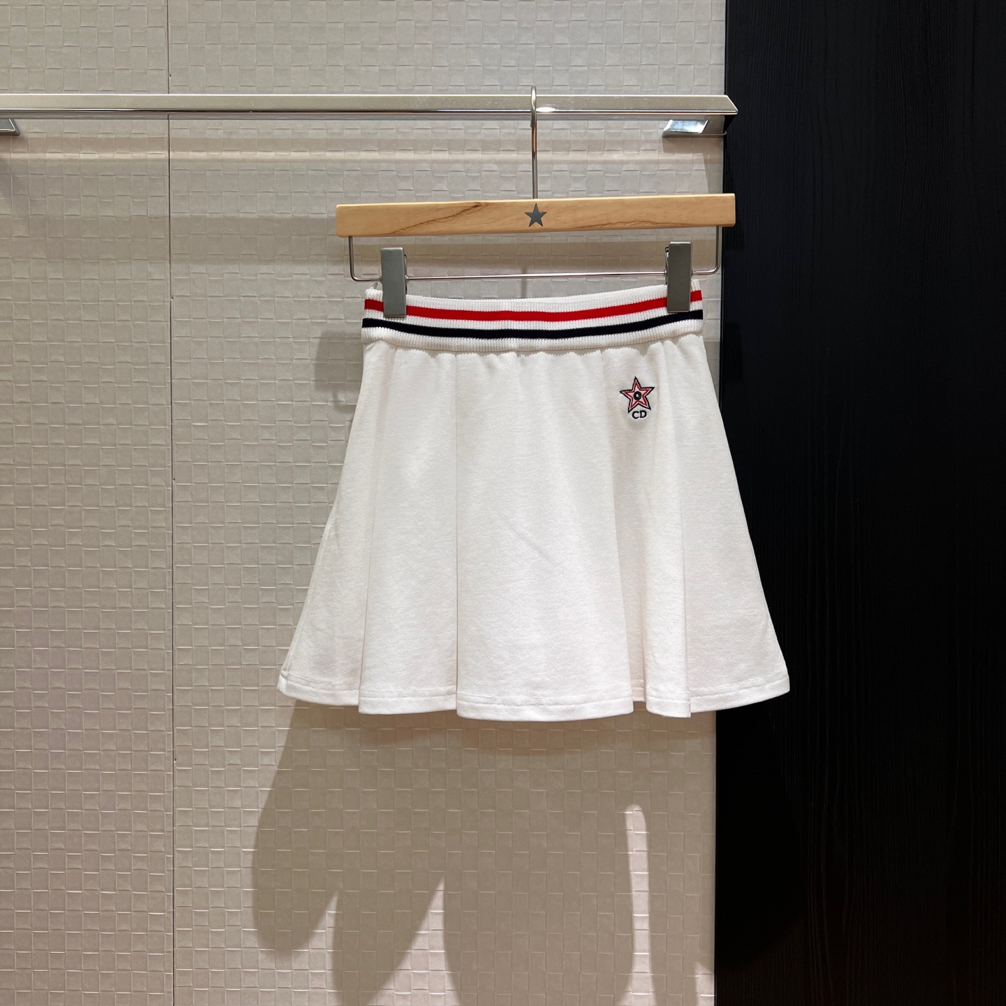 NO:893617,New recommended tennis series, the same style as Kuang Lingling, striped webbing stitching, pleated skirt, embroidered CD lucky star decoration, shorts lining can be worn with the same polo top, age-reducing sports, dark blue and white SML, skirts, shorts,19860909新款推荐网球系列 邝玲玲同款 条纹织带拼接百褶半裙刺绣CD幸运星装饰 短裤内衬可搭同款polo上衣 减龄运动 深蓝白色SML,,skirts,shorts,,Women's clothing
