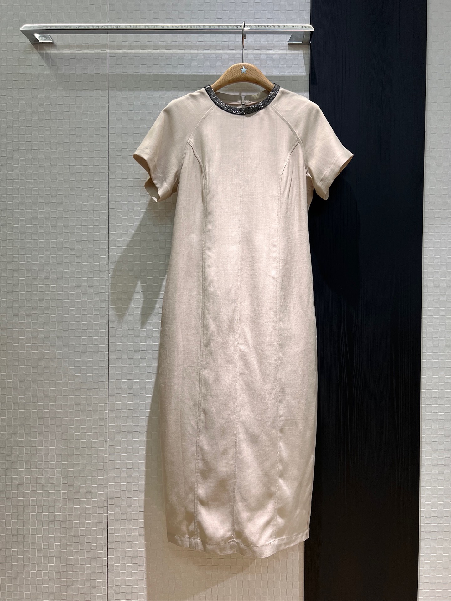 NO:419774,New BC bead chain decorative round neck tensile linen dress minimalist old money style casual lazy pockets on both sides SML?  ,,skirts,alexander wang19860909新款BC珠链装饰圆领天丝亚麻连衣裙极简主义 老钱风 休闲慵懒两侧有口袋 SML ？,,skirts,alexander wang,Women's clothing