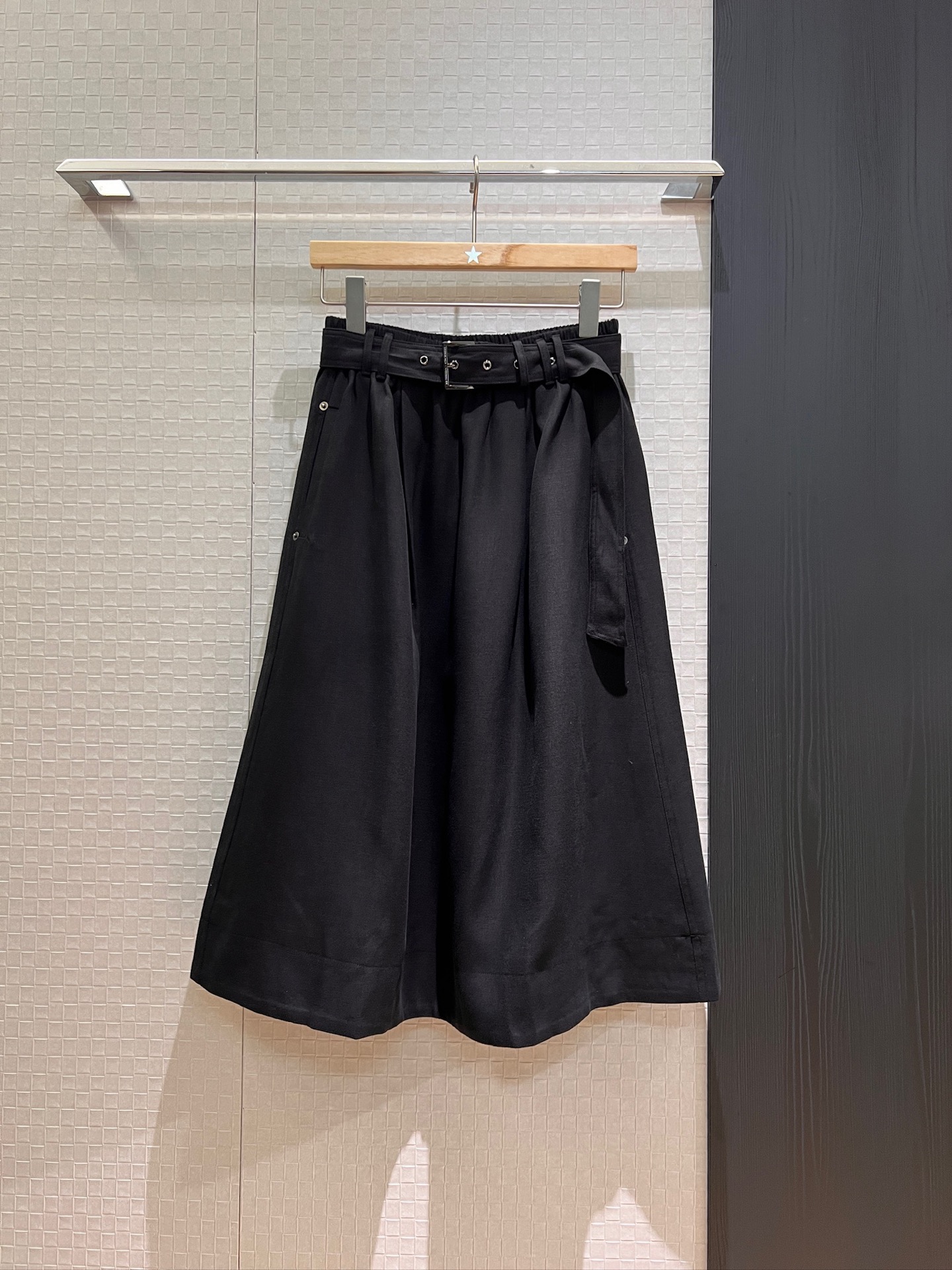 NO:334928,New BC belt decoration, elastic waist, skyline skirt, A-shaped large swing, pockets on both sides to relax and age-reducing, can be worn with the same vest, black apricot SML, skirts, alexander wang19860909新款BC腰带装饰 松紧腰天丝亚麻半裙A字大摆 两侧有口袋休闲减龄 可搭同款马甲 黑色杏色 SML,,skirts,alexander wang,Women's clothing