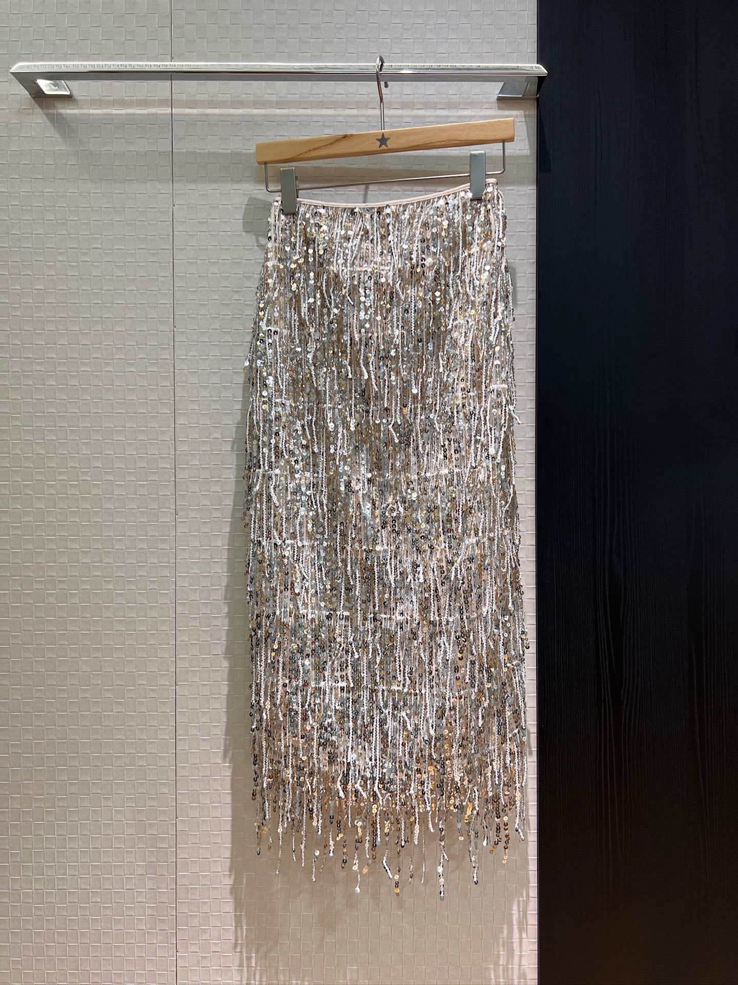 NO:332060,New sequin tassel hip skirt, mid-length elegant commuting, high waist and slimming, temperament versatile S-XL, skirts, alexander wang19860909新款亮片流苏包臀半裙 中长款优雅通勤 高腰显瘦 气质百搭S-XL,,skirts,alexander wang,Women's clothing