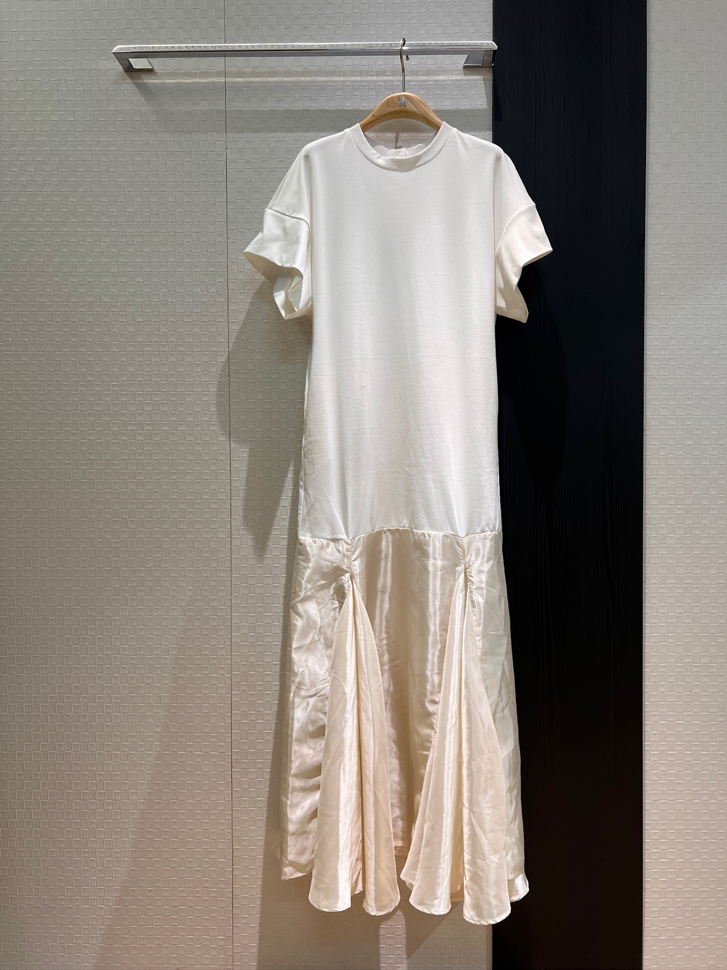 NO:332049,New lazy vacation spliced ​​fishtail dress custom fabric casually loose spliced ​​loose shoulder short sleeves elegant age-reducing SML, skirts, T-shirt, alexander wang19860909新款慵懒度假 拼接鱼尾连衣裙定制面料 随意松弛 拼接宽松落肩短袖优雅减龄 SML,,skirts,T-shirt,alexander wang,Women's clothing