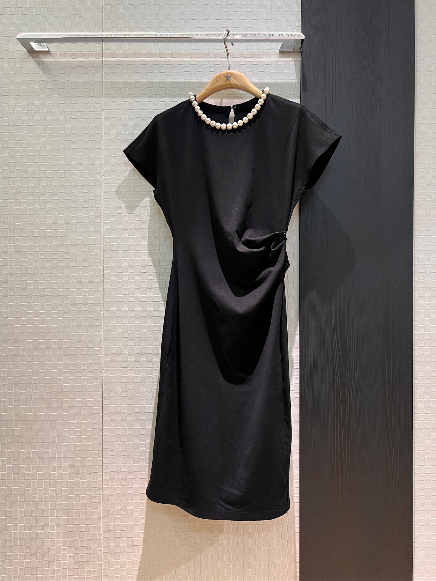 NO:332055,New pearl decorative round neck, rotator sleeve pleated dress, wrinkled waist and cover flesh, lazy age-reducing skirt, slit, slim and slim, temperament commuting, black gray, SML, skirts, alexander wang19860909新款珍珠装饰圆领落肩袖褶皱连衣裙皱褶收腰遮肉 慵懒减龄后裙摆开叉 修身显瘦 气质通勤 黑色灰色 SML,,skirts,alexander wang,Women's clothing