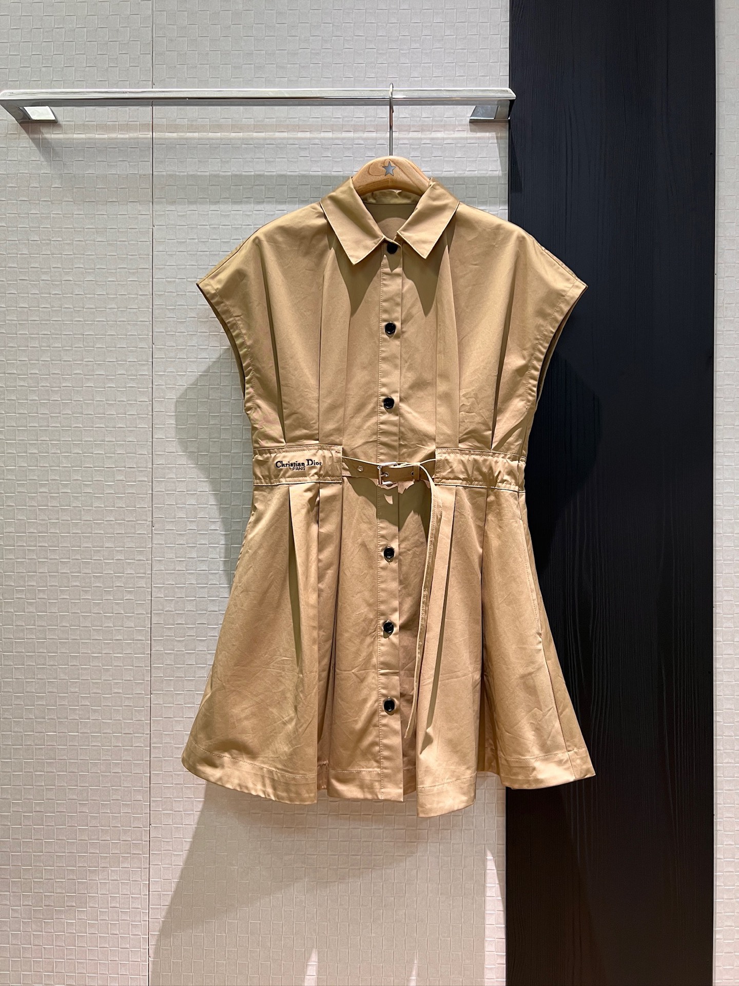 NO:332081,New Amy's same style, lapel and shoulder-drop dress, embroidered logo letter pleated belt waist design, loose and age-reducing pockets on both sides SML, amiri, skirts, alexander wang19860909新款艾米同款 翻领落肩连衣裙 刺绣logo字母褶皱系腰带收腰设计 宽松减龄两侧有口袋 SML,,amiri,skirts,alexander wang,Women's clothing