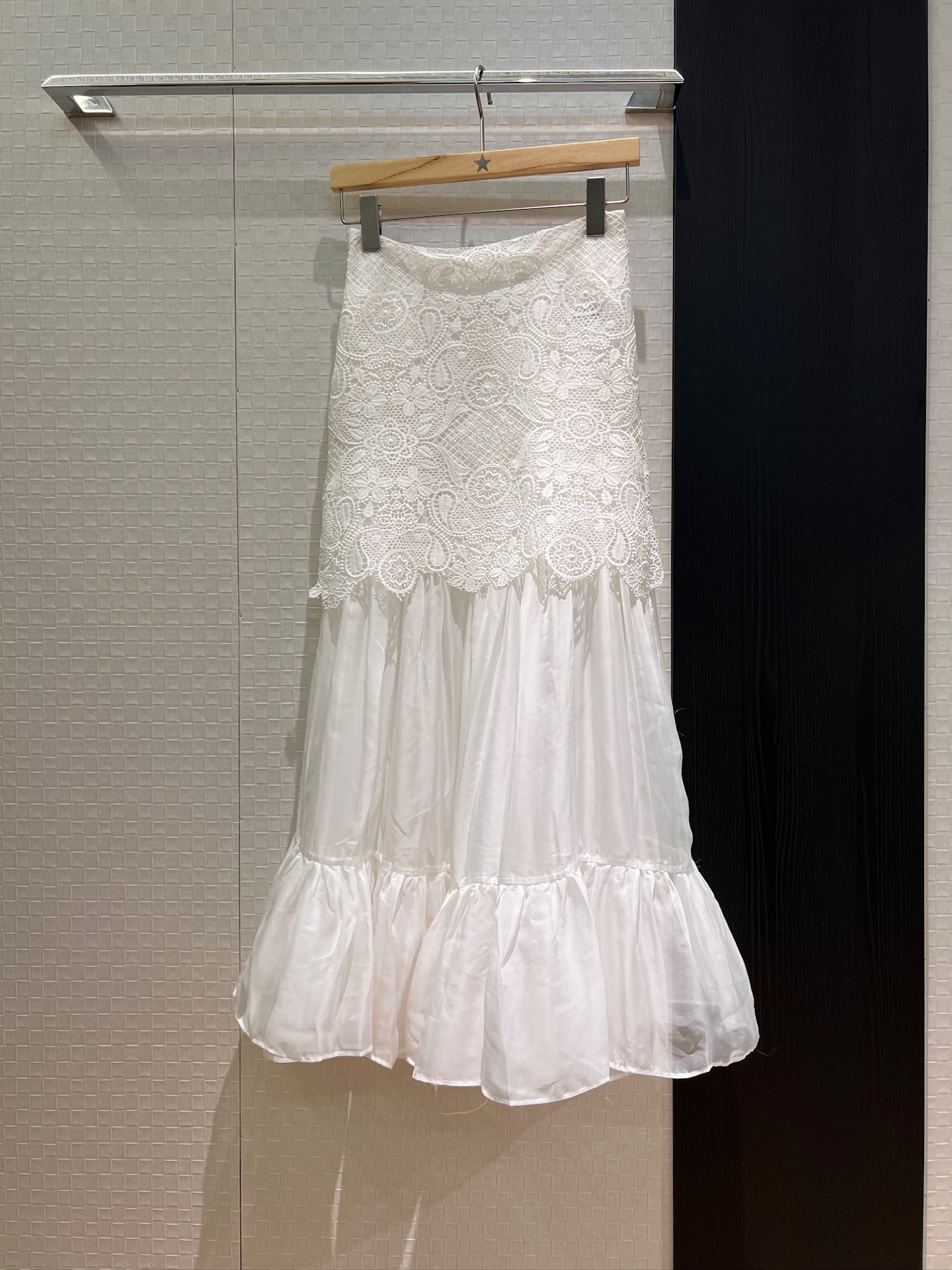 NO:332301,New fake two-piece design, water-soluble lace spliced ​​ruffled skirt, fishtail lotus leaf skirt with elegant temperament, essential SML, skirts, alexander wang19860909新款假两件设计 水溶蕾丝拼接荷叶边半裙 鱼尾荷叶裙摆气质优雅 减龄必备SML,,skirts,alexander wang,Women's clothing