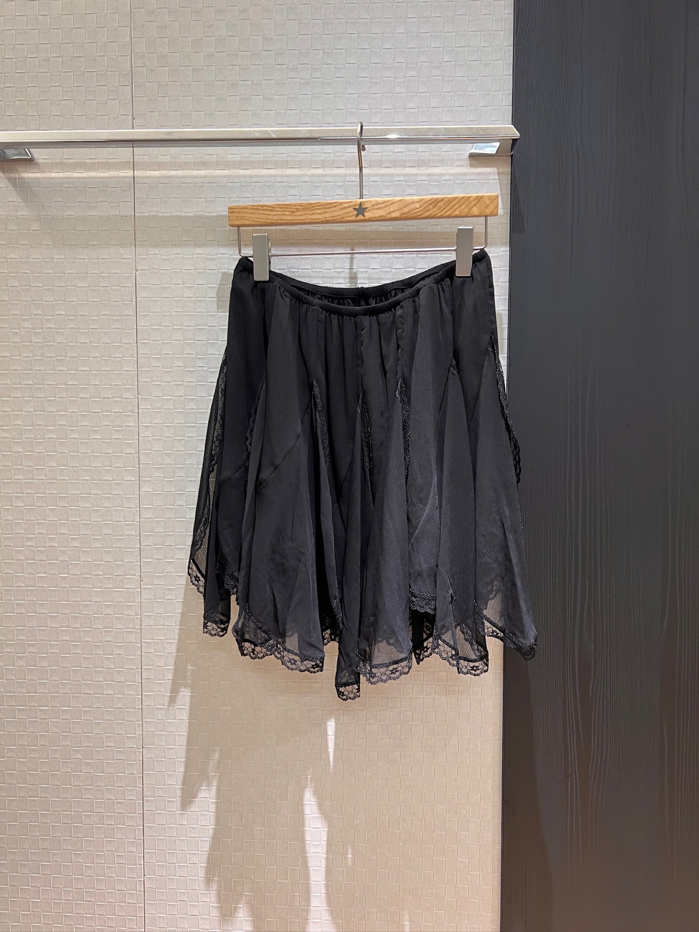 NO:332676,New elastic waist irregular lace spliced ​​georgette skirt sweet and cute temperament, exquisite young princess with age reduction, essential for banquets, black and white powder, SML, skirts, alexander wang19860909新款松紧腰不规则蕾丝拼接乔其纱半裙甜美可爱 气质减龄精致小公主 宴会必备 黑白粉 SML,,skirts,alexander wang,Women's clothing